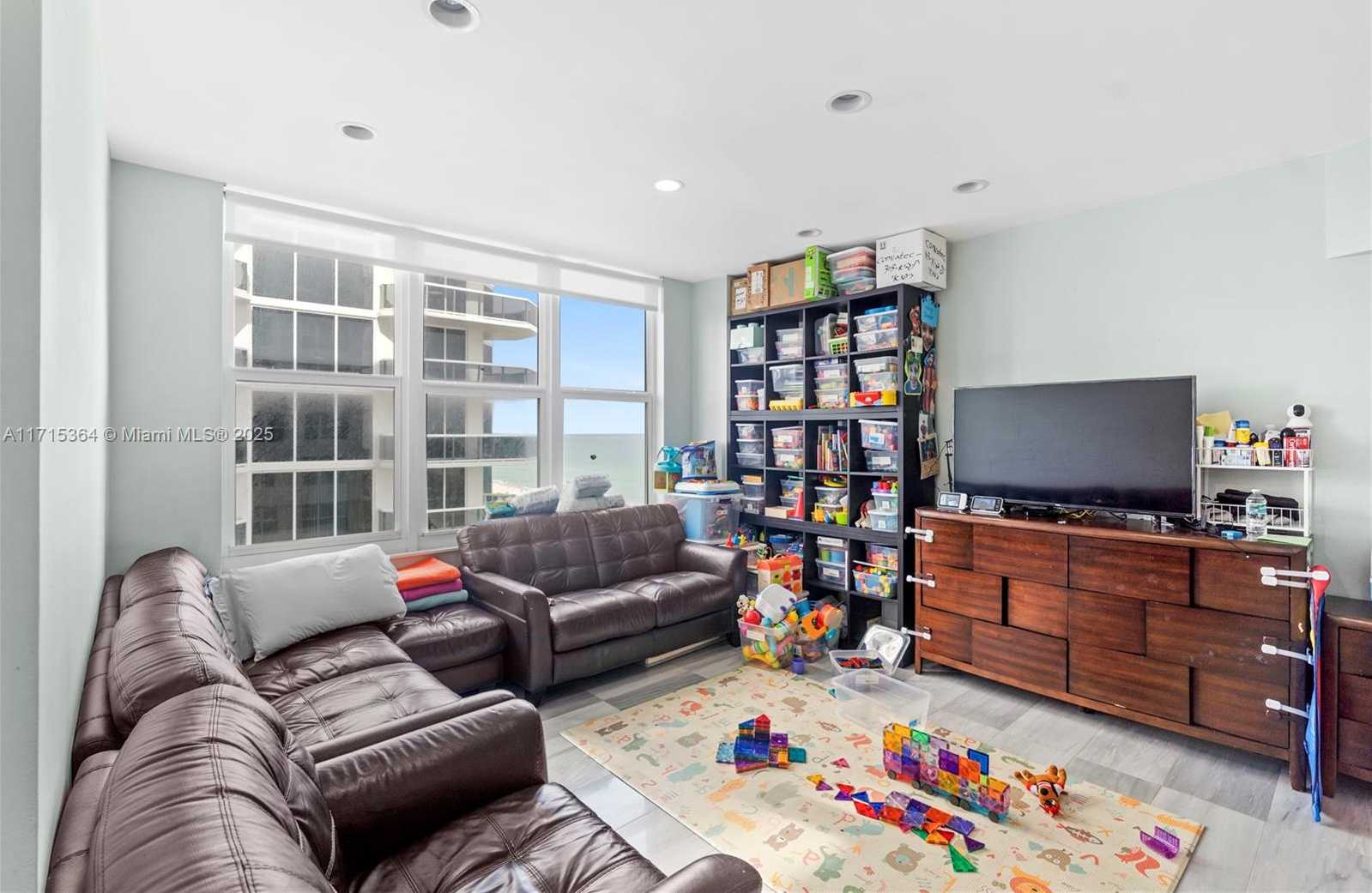 Small Image of 4747 COLLINS AVE #809, Miami Beach Number 2