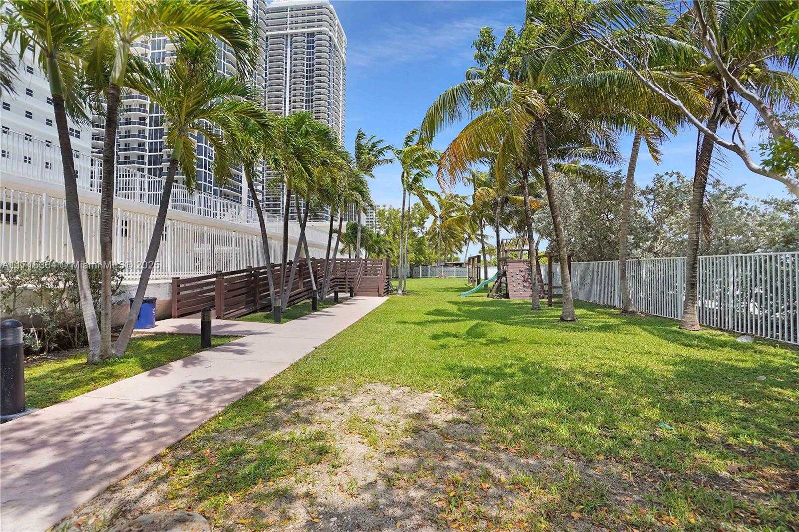 Small Image of 4747 COLLINS AVE #809, Miami Beach Number 32