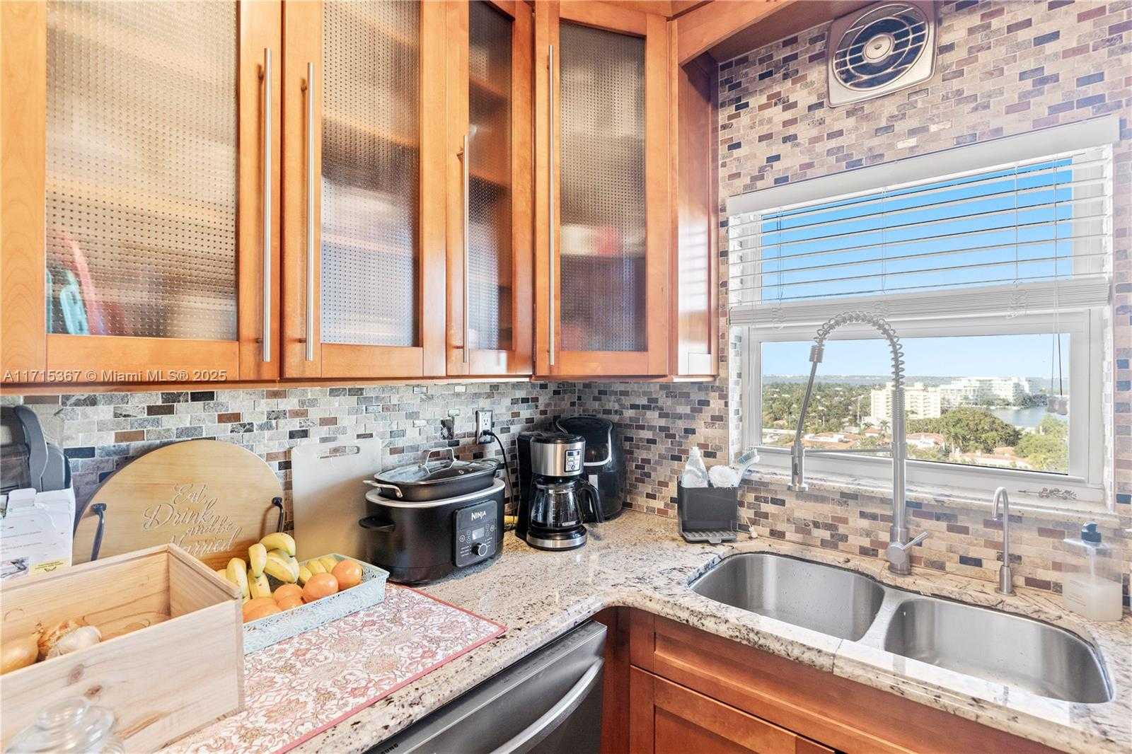 Small Image of 4747 COLLINS AVE #1403, Miami Beach Number 14
