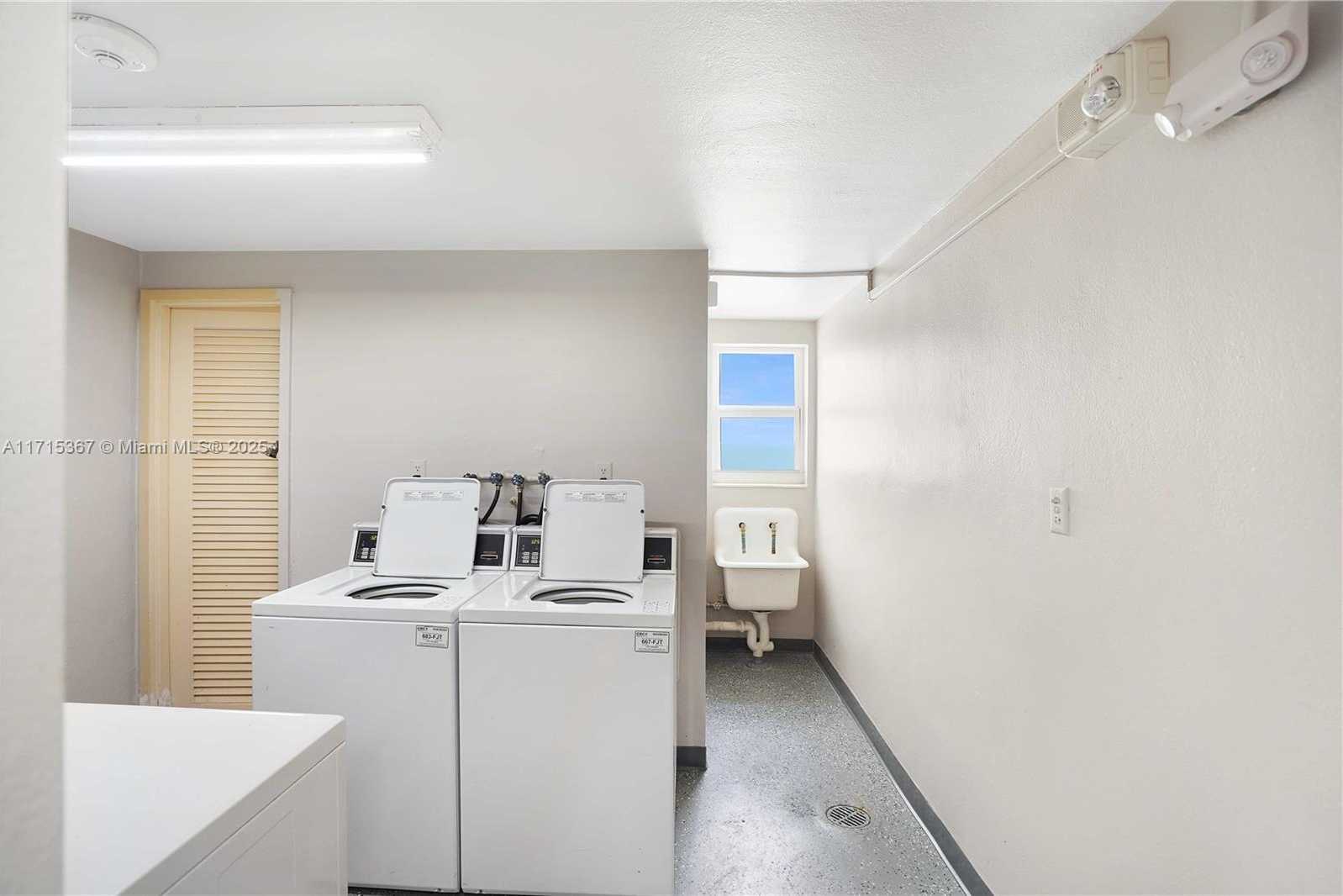 Small Image of 4747 COLLINS AVE #1403, Miami Beach Number 23