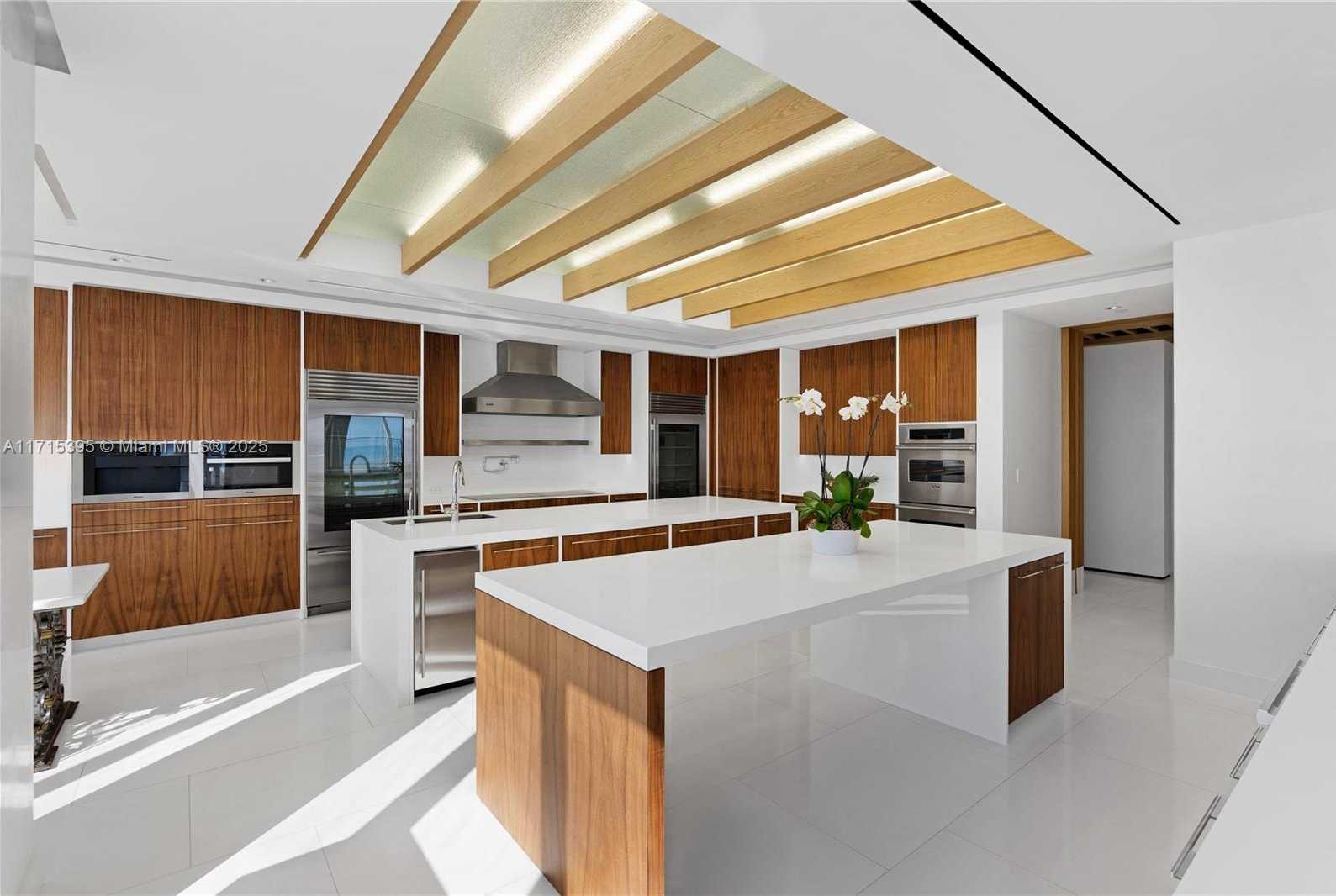 Small Image of 430 GRAND BAY DRIVE #PH-1AN, Key Biscayne Number 8