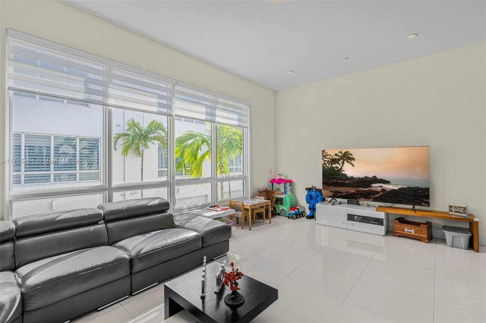 Small Image of 6671 NORTH WEST 105TH PL #6671, Doral Number 18