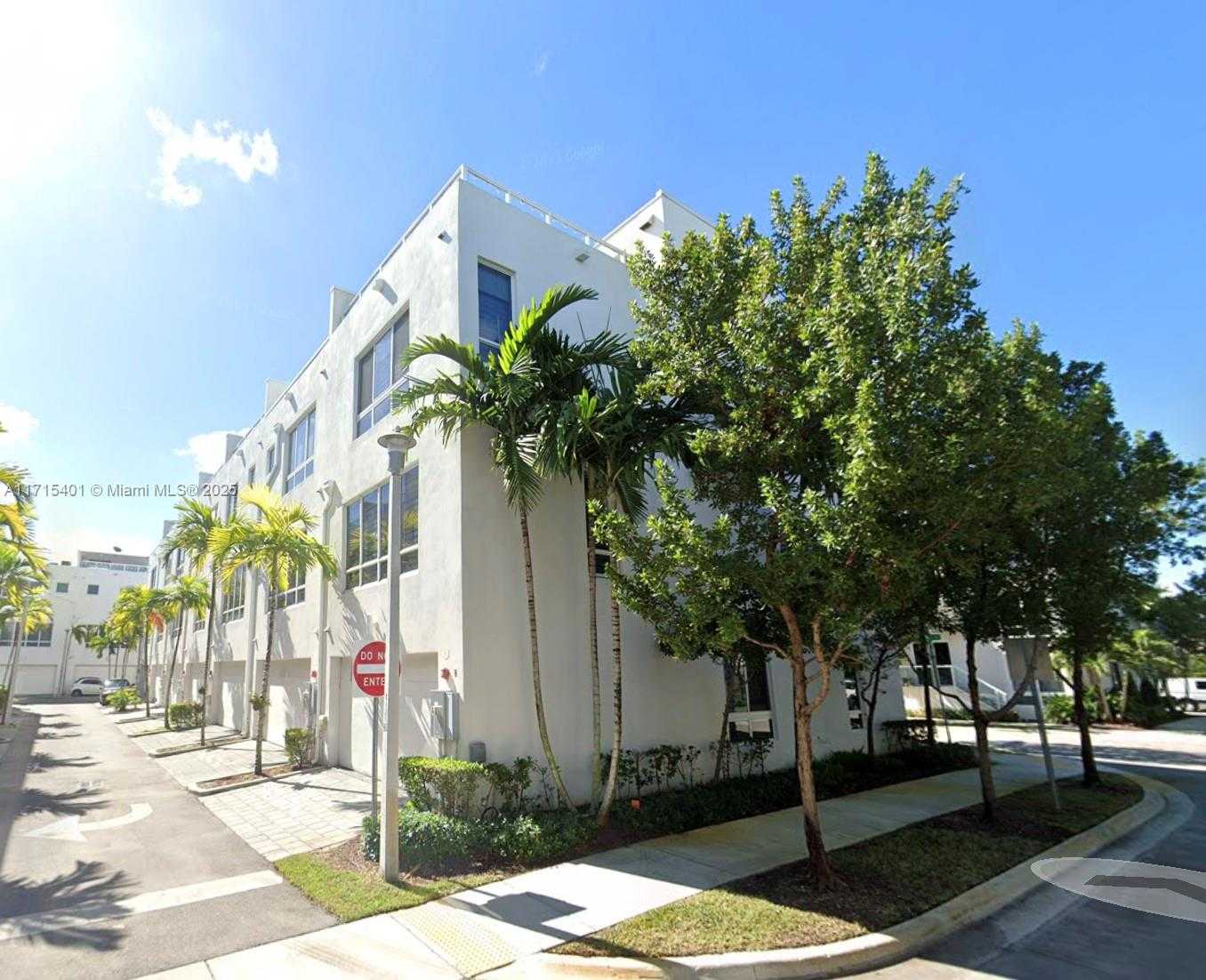 Small Image of 6671 NORTH WEST 105TH PL #6671, Doral Number 2