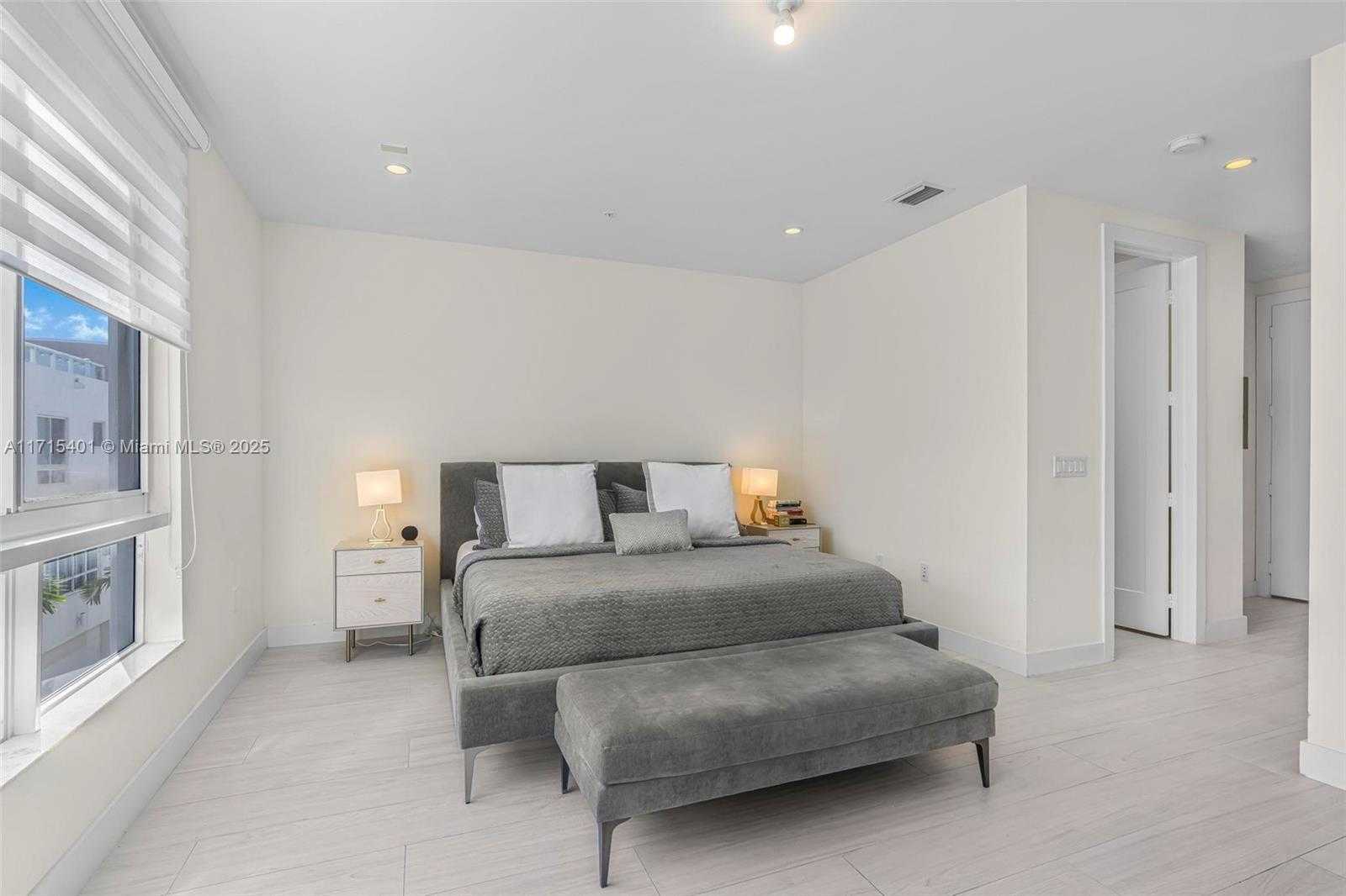 Small Image of 6671 NORTH WEST 105TH PL #6671, Doral Number 27