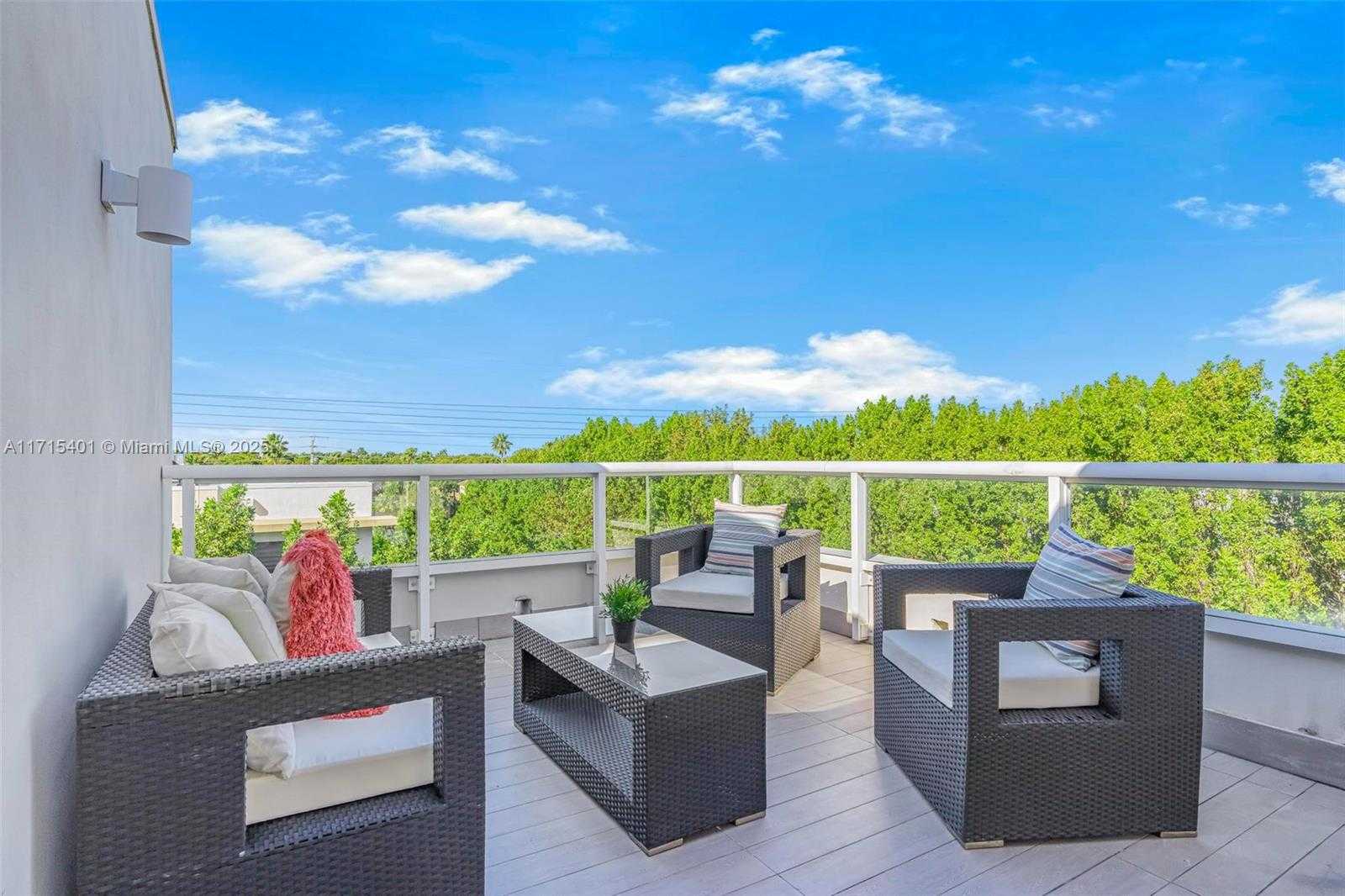 Small Image of 6671 NORTH WEST 105TH PL #6671, Doral Number 30