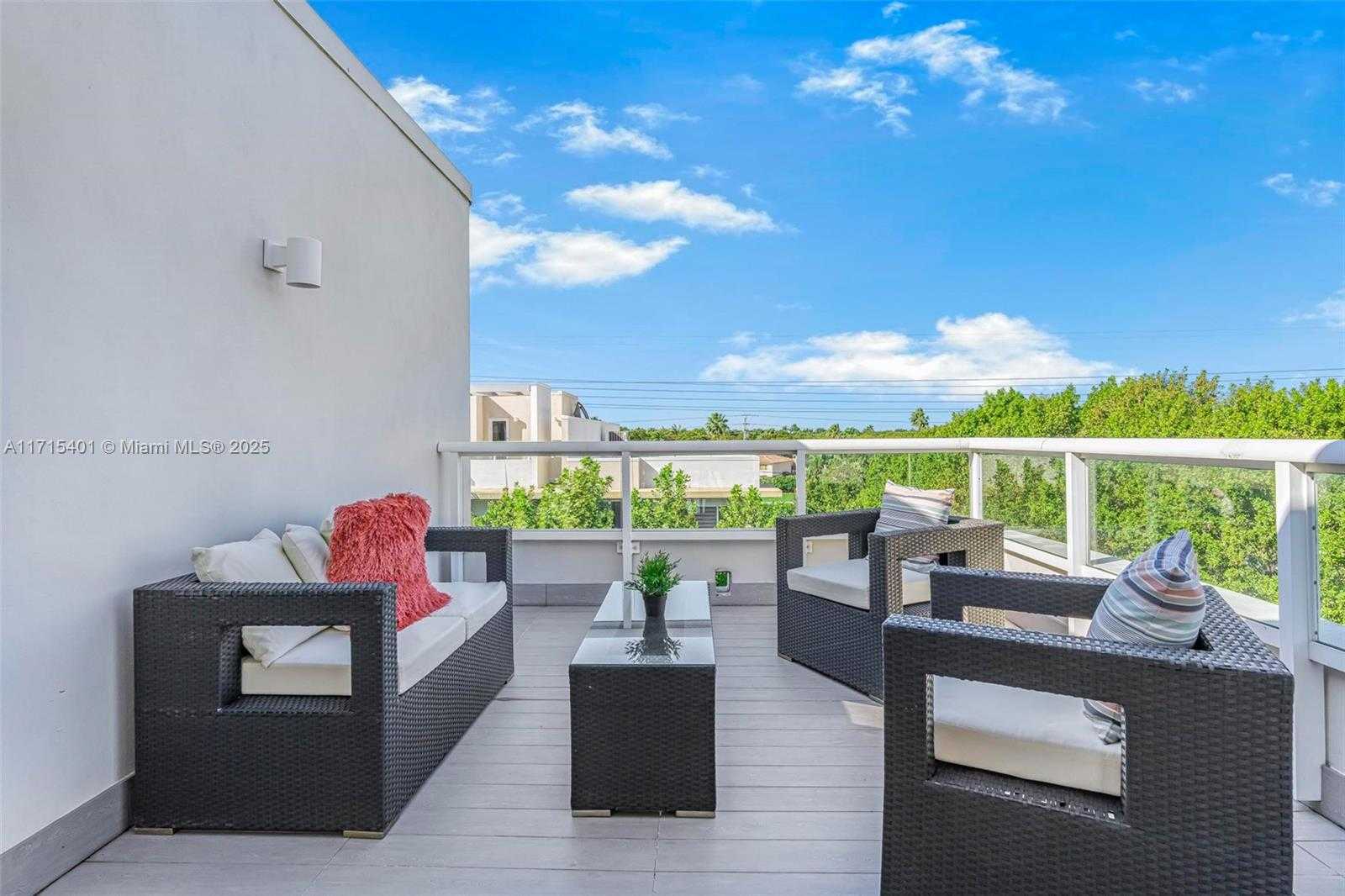Small Image of 6671 NORTH WEST 105TH PL #6671, Doral Number 31