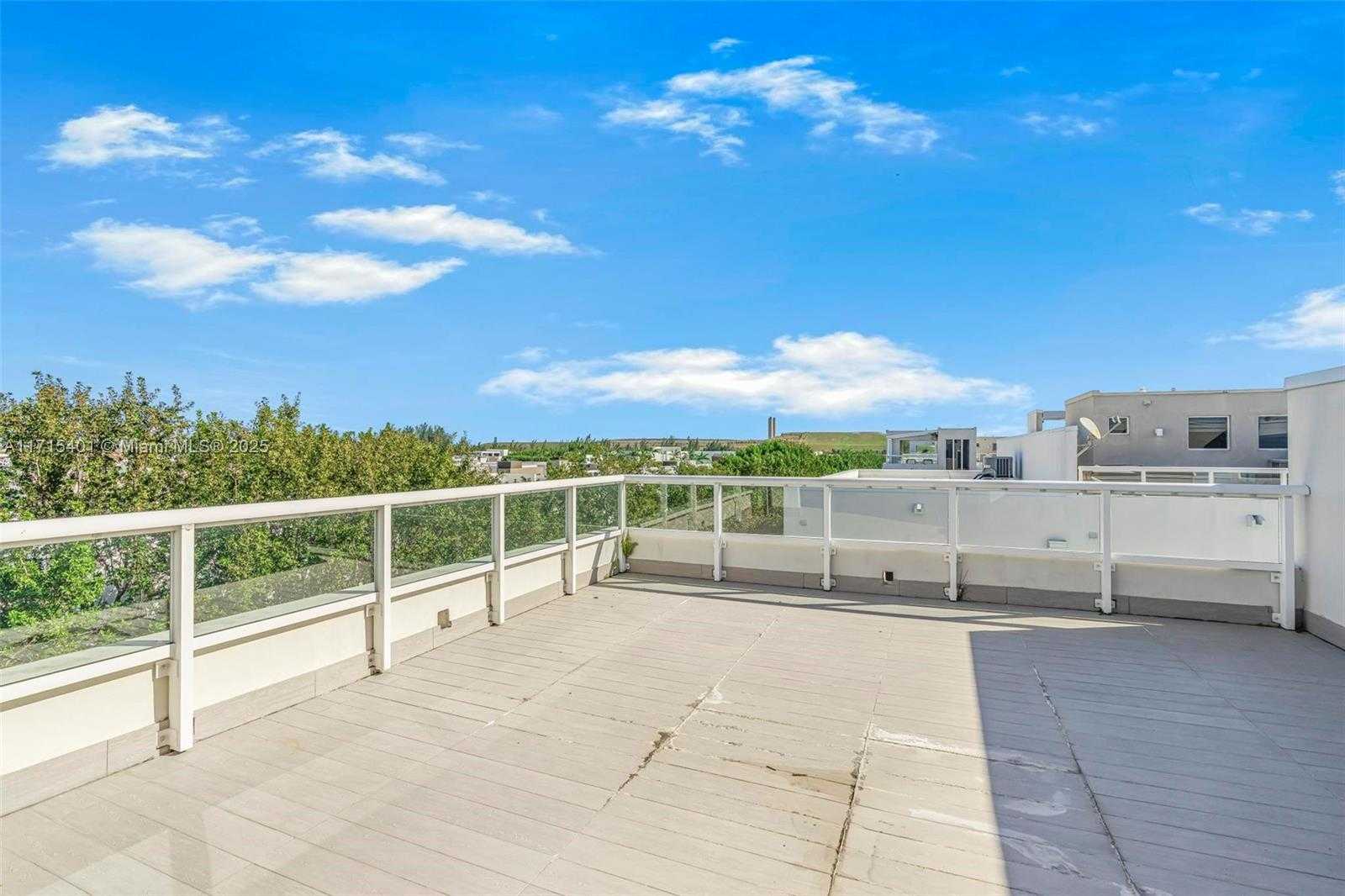 Small Image of 6671 NORTH WEST 105TH PL #6671, Doral Number 35