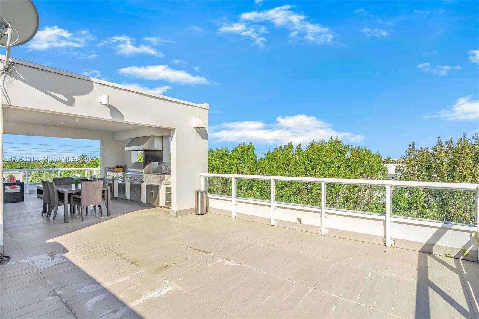 Small Image of 6671 NORTH WEST 105TH PL #6671, Doral Number 36