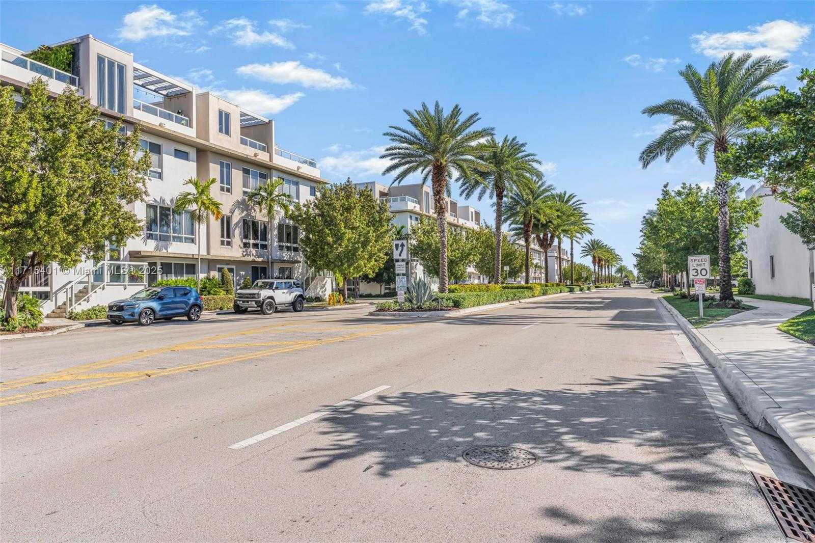 Small Image of 6671 NORTH WEST 105TH PL #6671, Doral Number 4