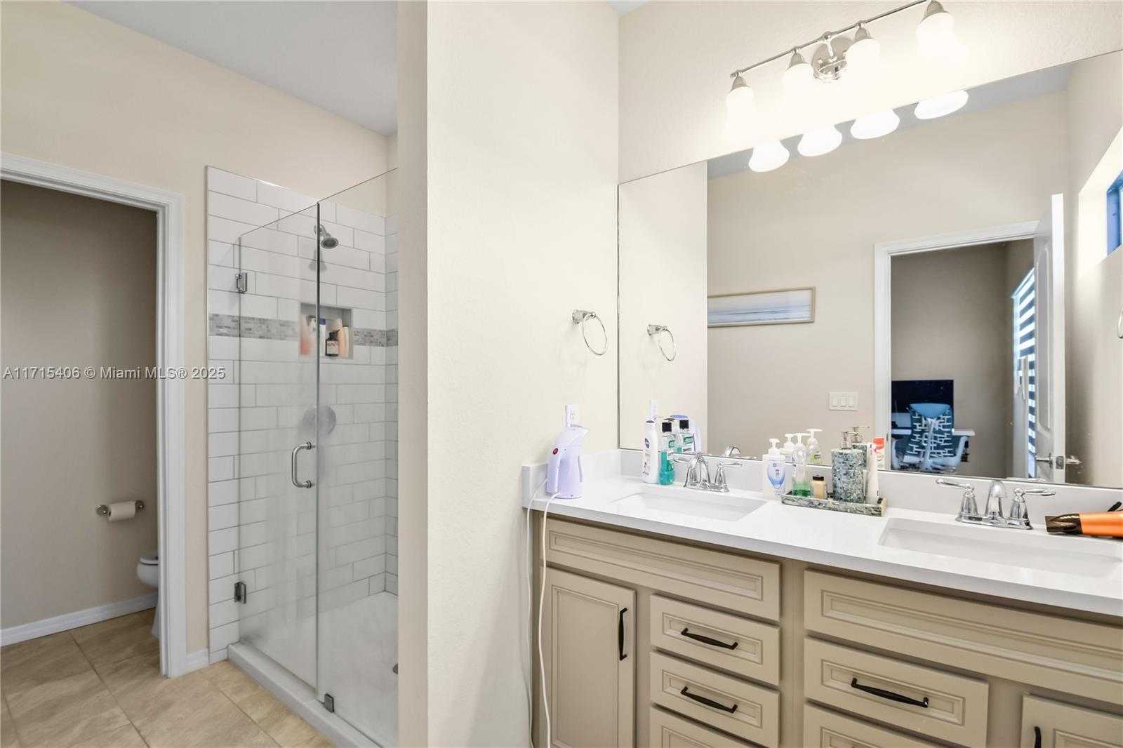 Small Image of 2156 SOUTH APPLETON CIR S #2156, Oakland Park Number 13