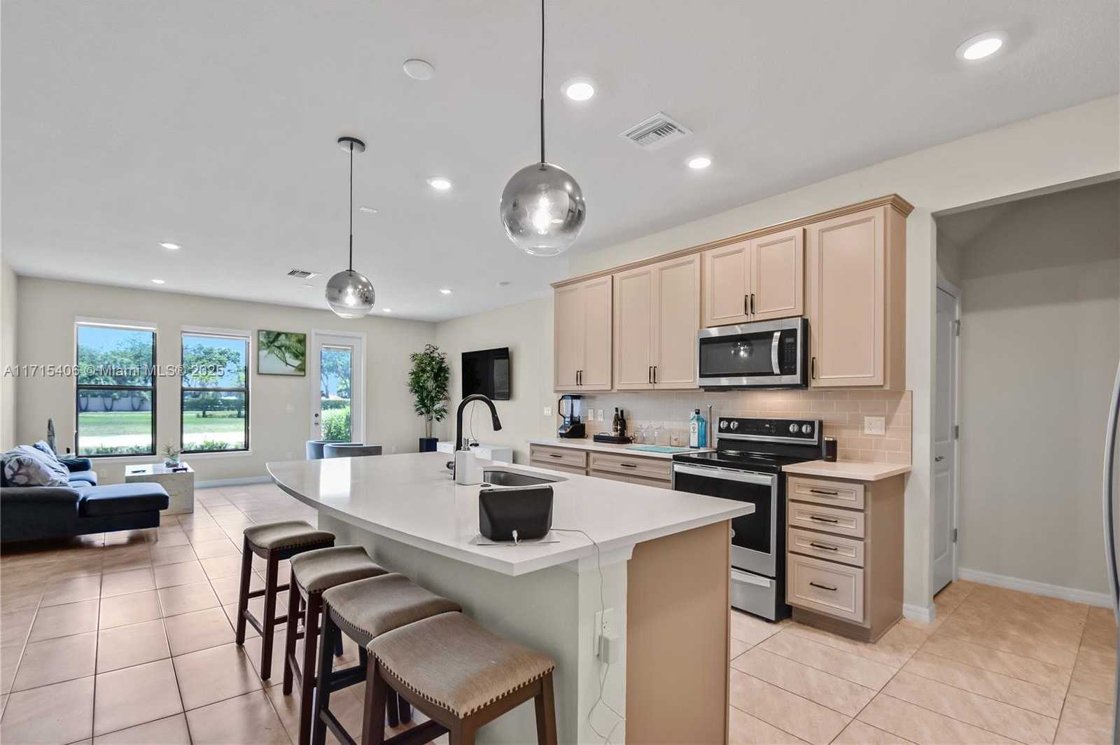 Small Image of 2156 SOUTH APPLETON CIR S #2156, Oakland Park Number 2