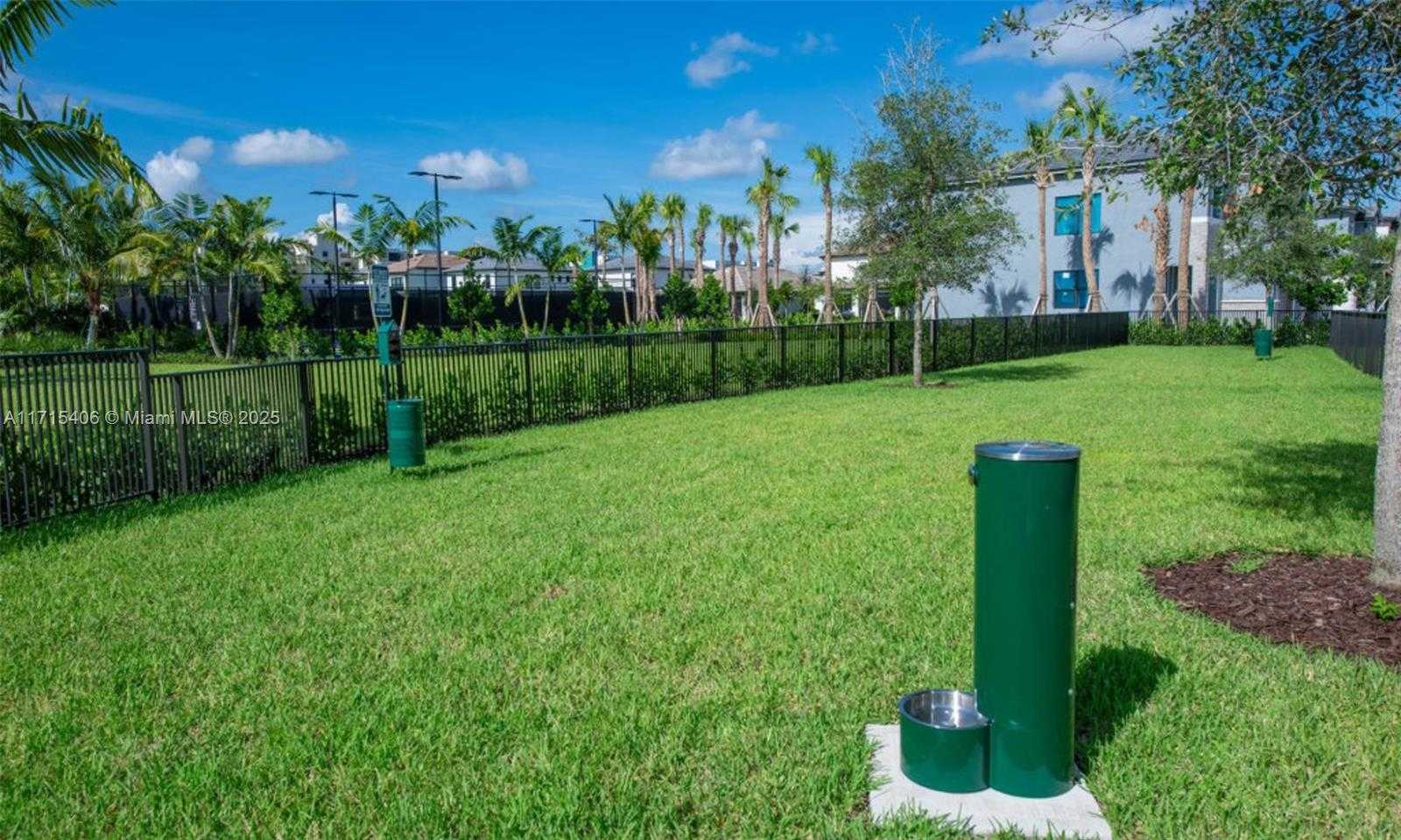Small Image of 2156 SOUTH APPLETON CIR S #2156, Oakland Park Number 27