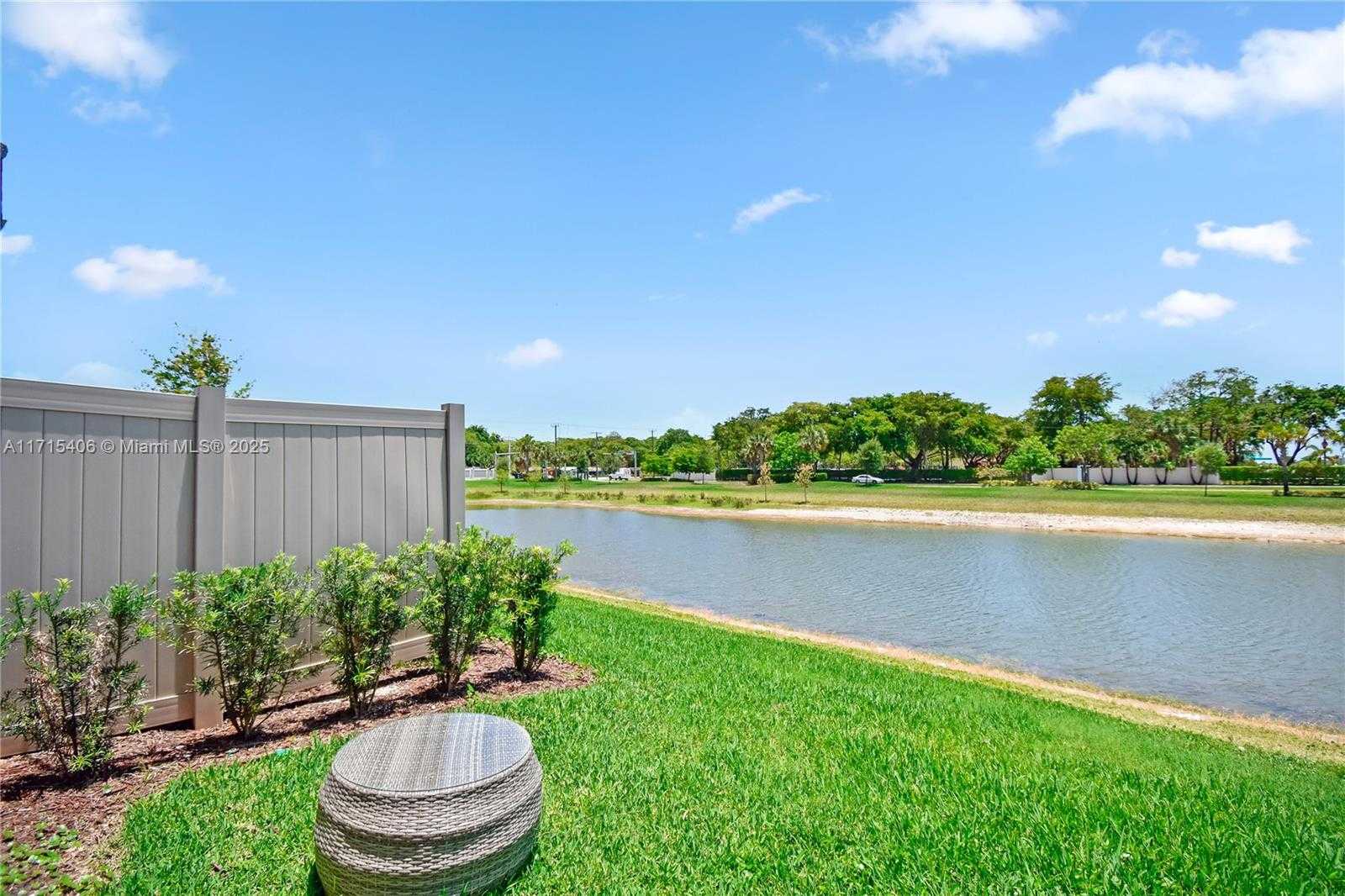 Small Image of 2156 SOUTH APPLETON CIR S #2156, Oakland Park Number 3