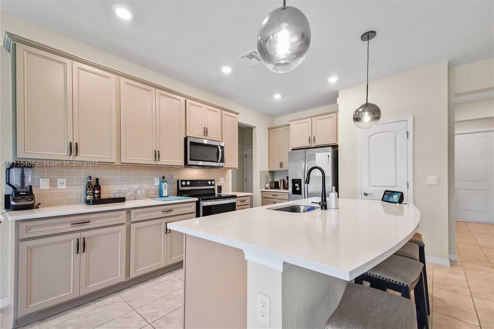 Small Image of 2156 SOUTH APPLETON CIR S #2156, Oakland Park Number 7