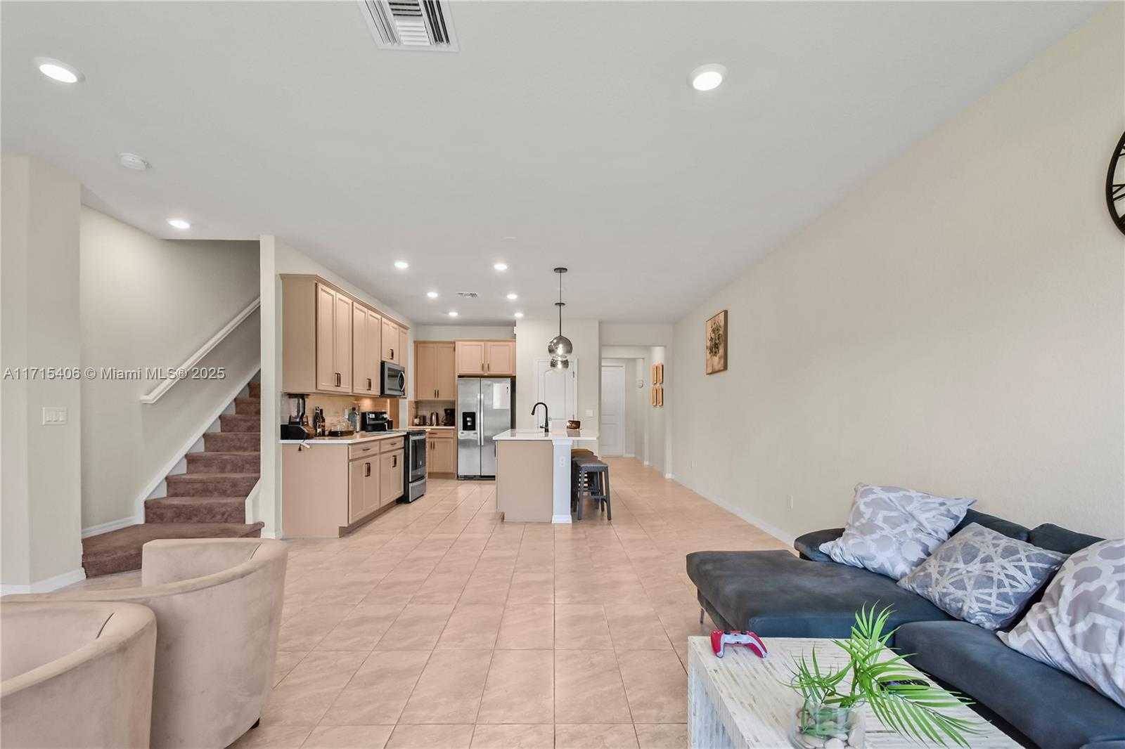 Small Image of 2156 SOUTH APPLETON CIR S #2156, Oakland Park Number 8
