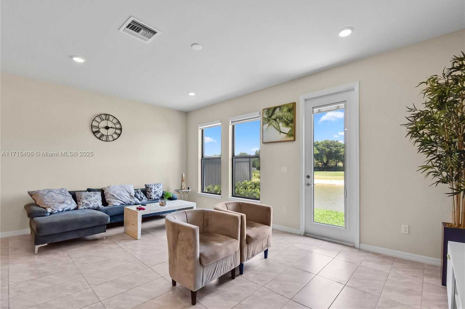Small Image of 2156 SOUTH APPLETON CIR S #2156, Oakland Park Number 9