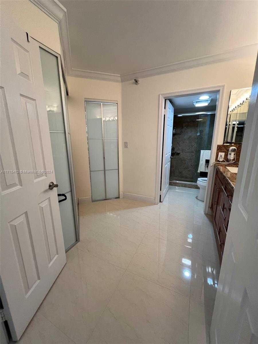 Small Image of 3530 Mystic Pointe Dr, Aventura, FL 33180, USA Number 14