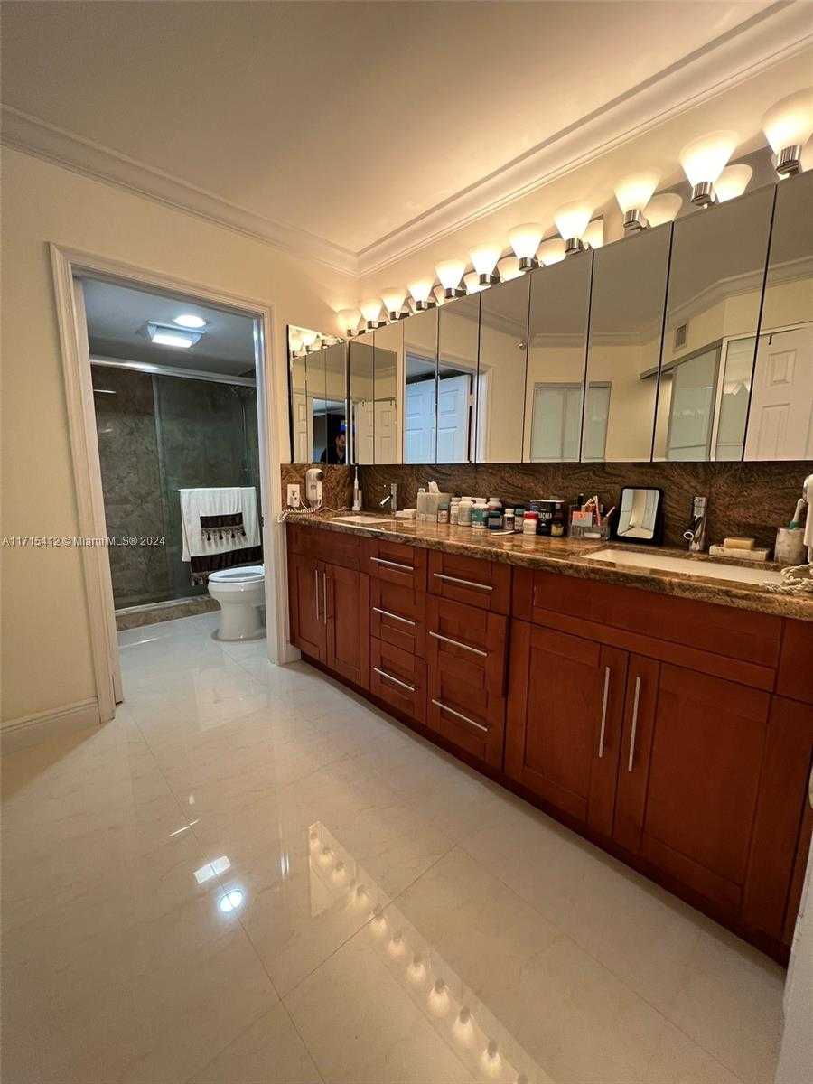 Small Image of 3530 Mystic Pointe Dr, Aventura, FL 33180, USA Number 15