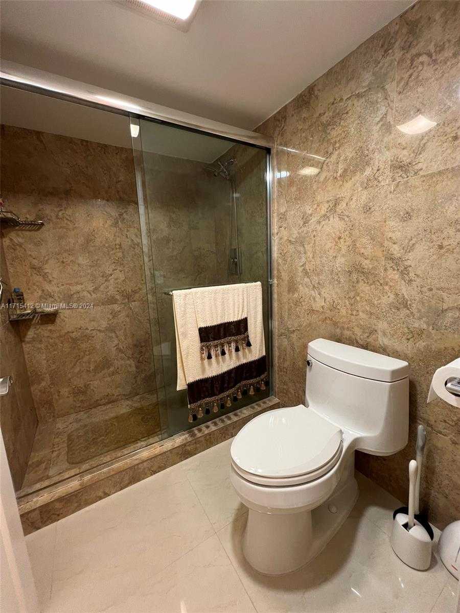 Small Image of 3530 Mystic Pointe Dr, Aventura, FL 33180, USA Number 16