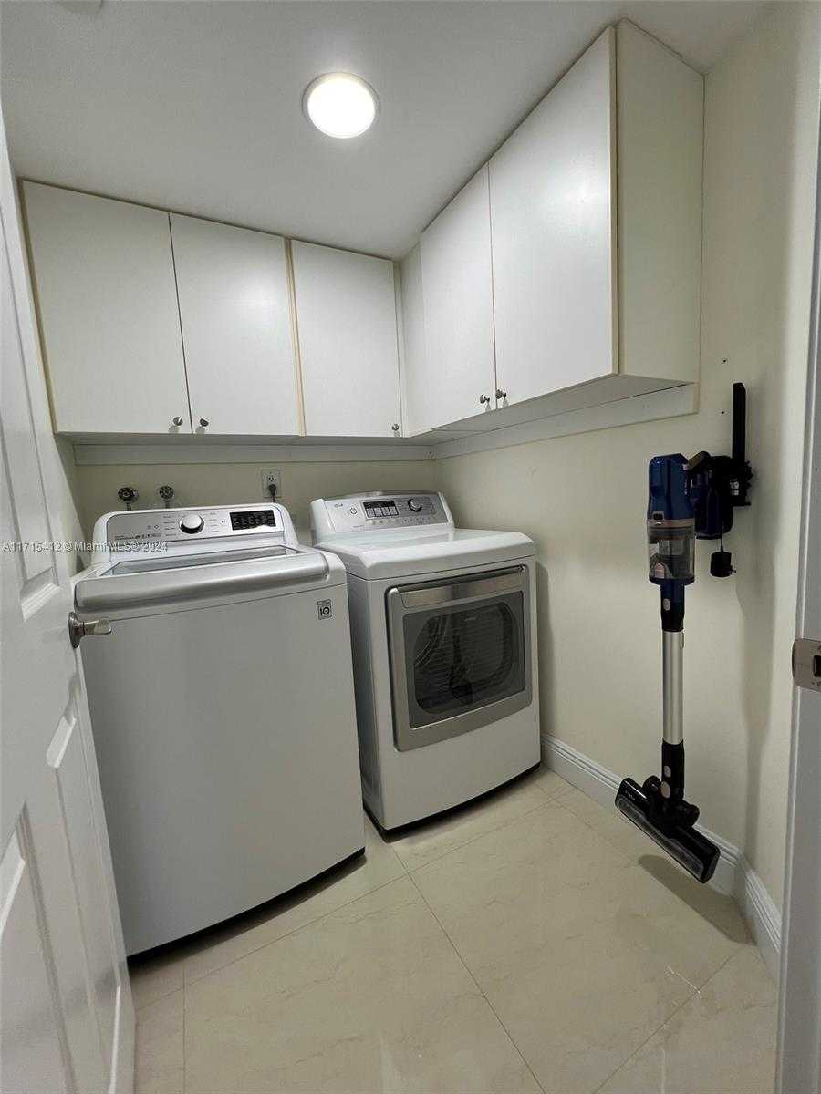 Small Image of 3530 Mystic Pointe Dr, Aventura, FL 33180, USA Number 26