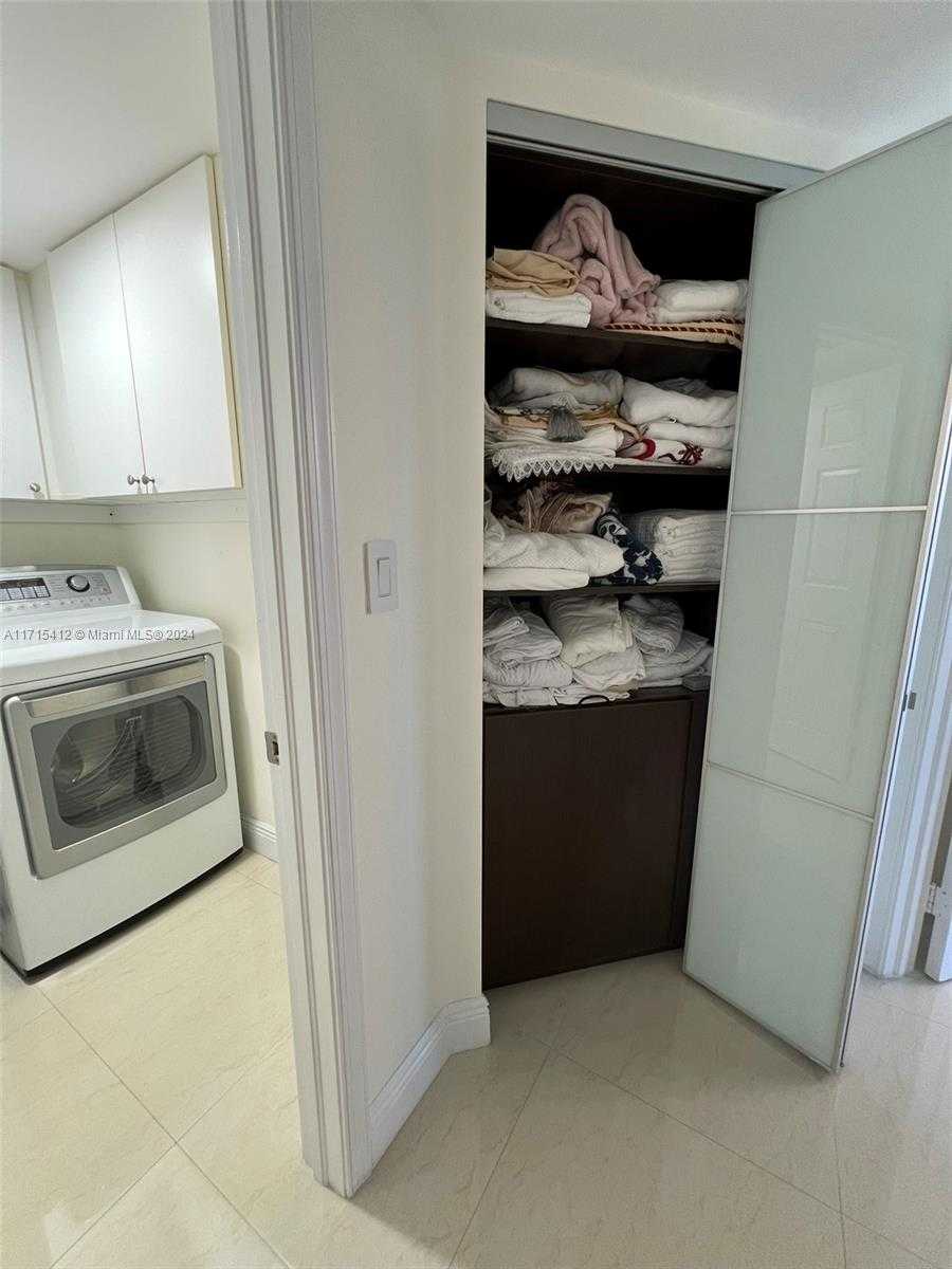 Small Image of 3530 Mystic Pointe Dr, Aventura, FL 33180, USA Number 27