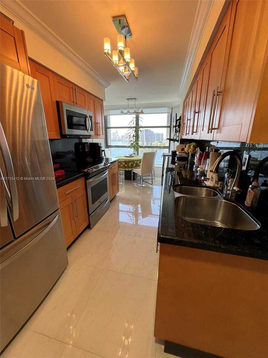 Small Image of 3530 Mystic Pointe Dr, Aventura, FL 33180, USA Number 5