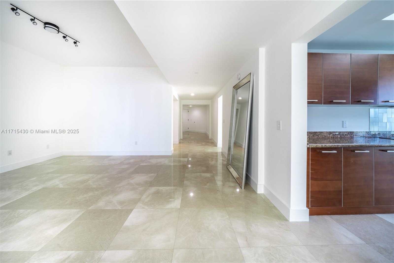 Small Image of 3330 NORTH EAST 190TH ST #LPH14, Aventura Number 14