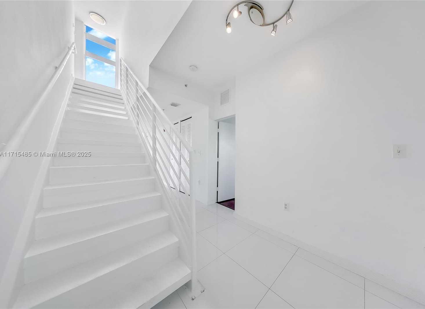 Small Image of 6580 INDIAN CREEK DR #602, Miami Beach Number 16