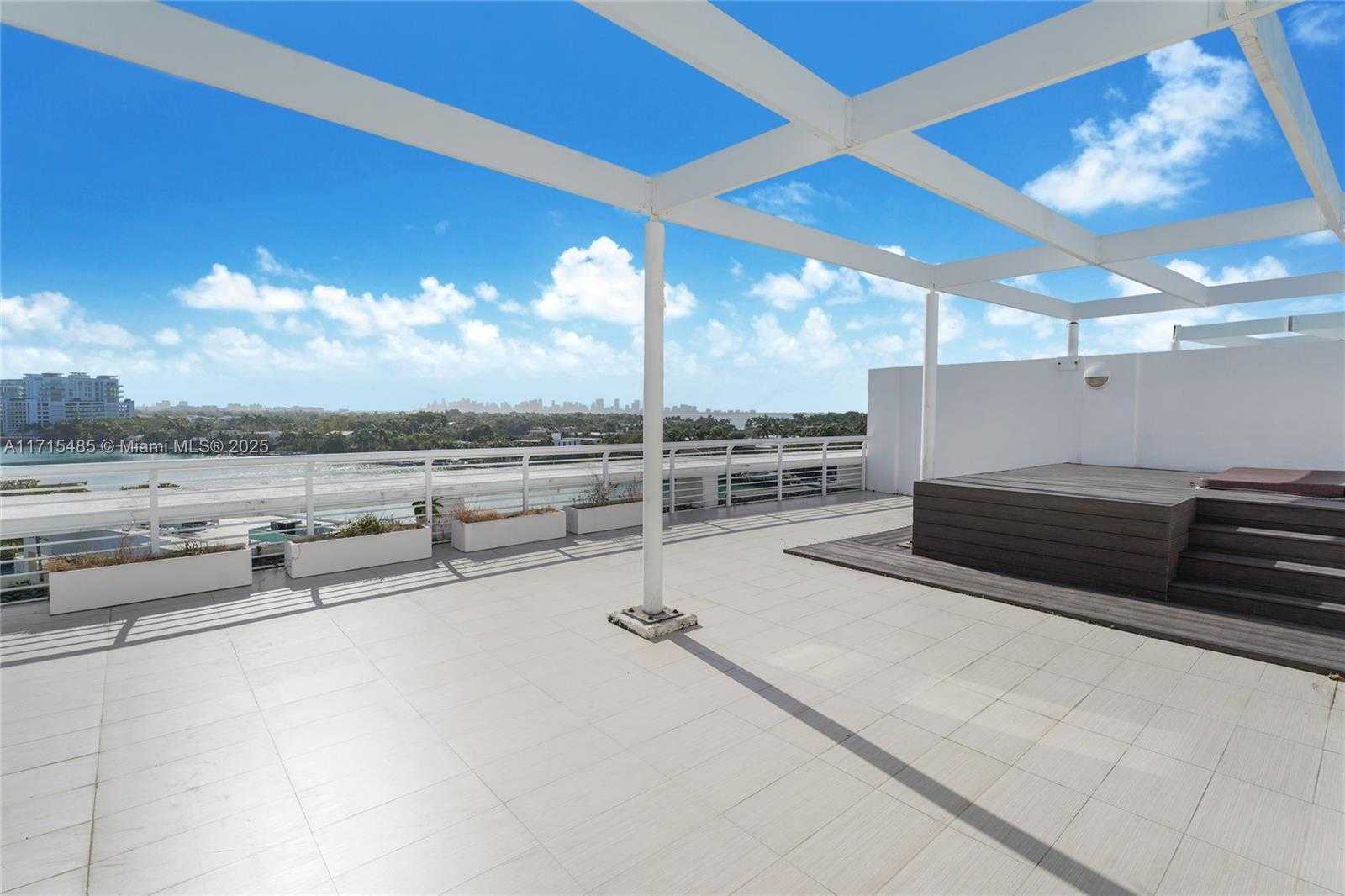 Small Image of 6580 INDIAN CREEK DR #602, Miami Beach Number 3