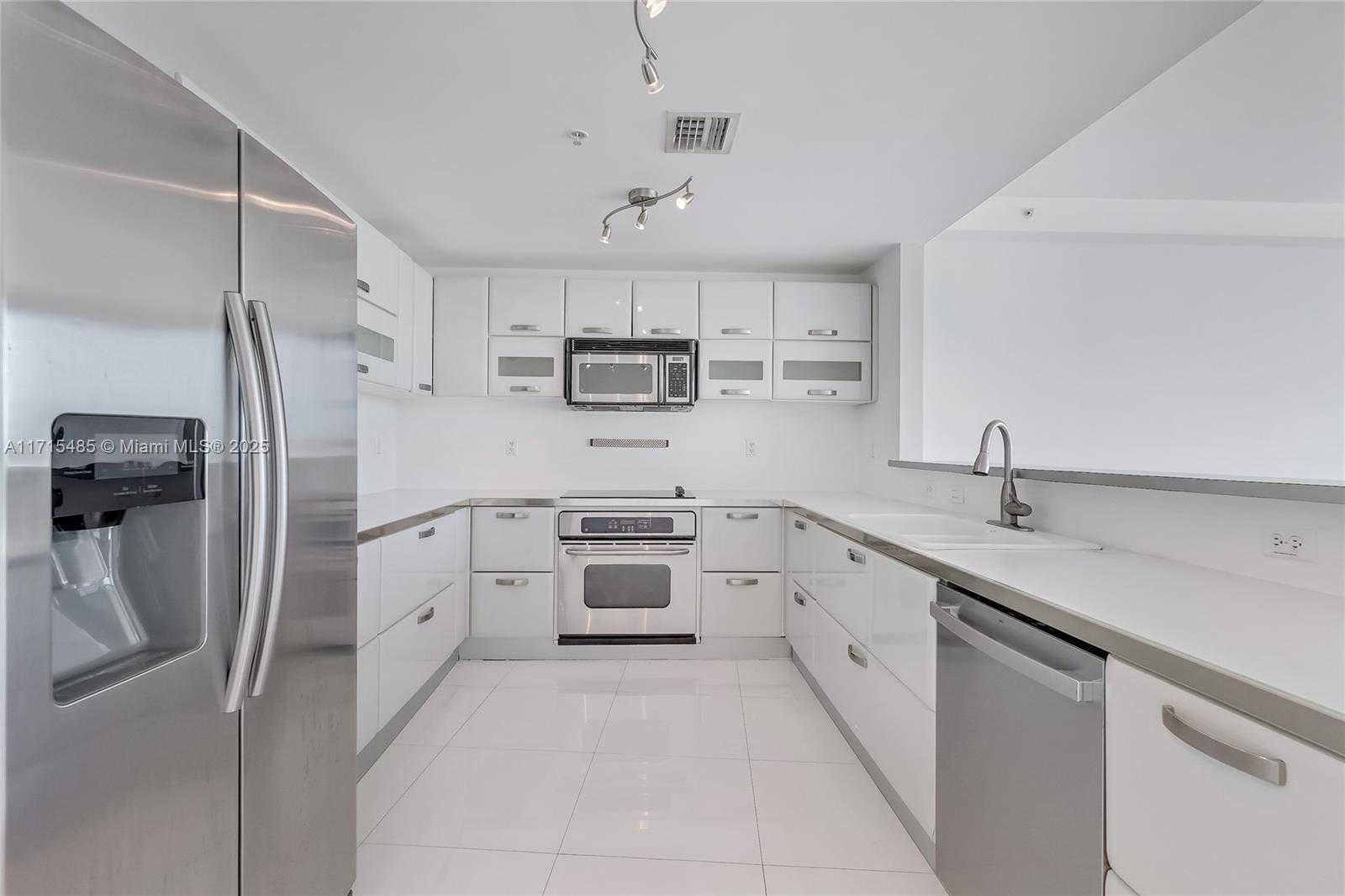 Small Image of 6580 INDIAN CREEK DR #602, Miami Beach Number 8