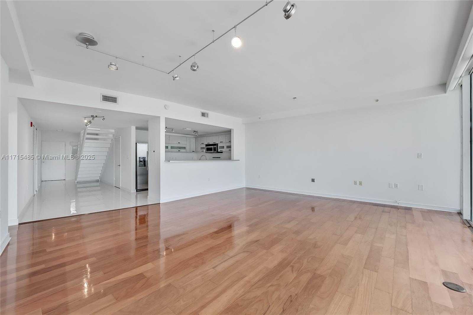 Small Image of 6580 INDIAN CREEK DR #602, Miami Beach Number 9