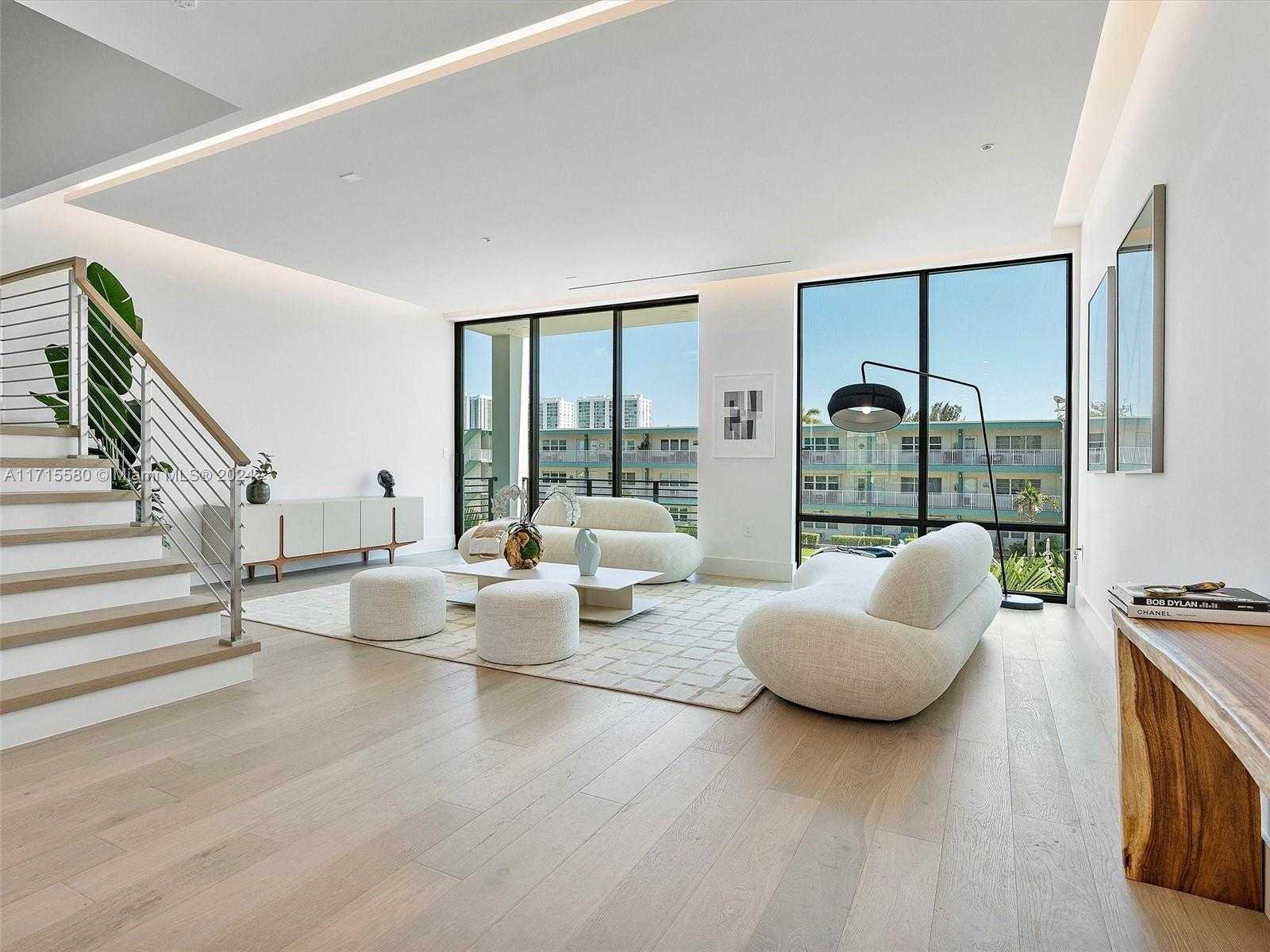 Small Image of 4002 NORTH EAST 167 ST, North Miami Beach Number 15