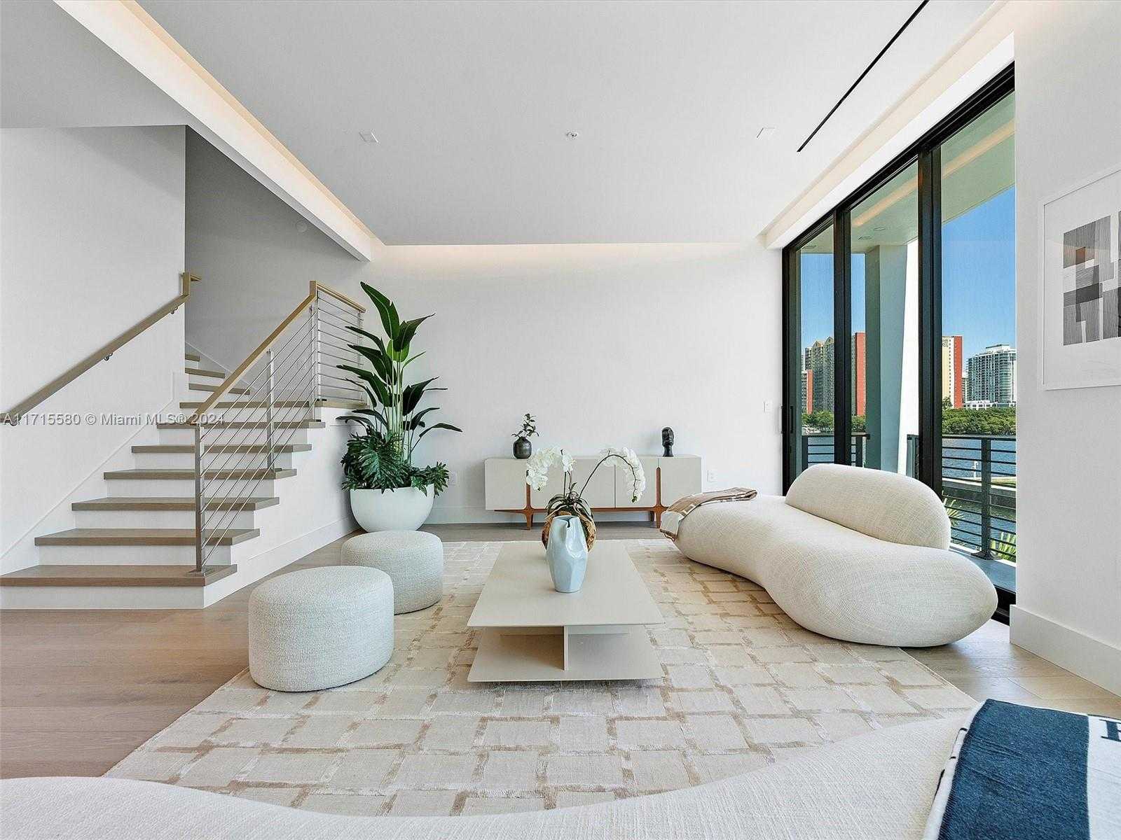 Small Image of 4002 NORTH EAST 167 ST, North Miami Beach Number 17