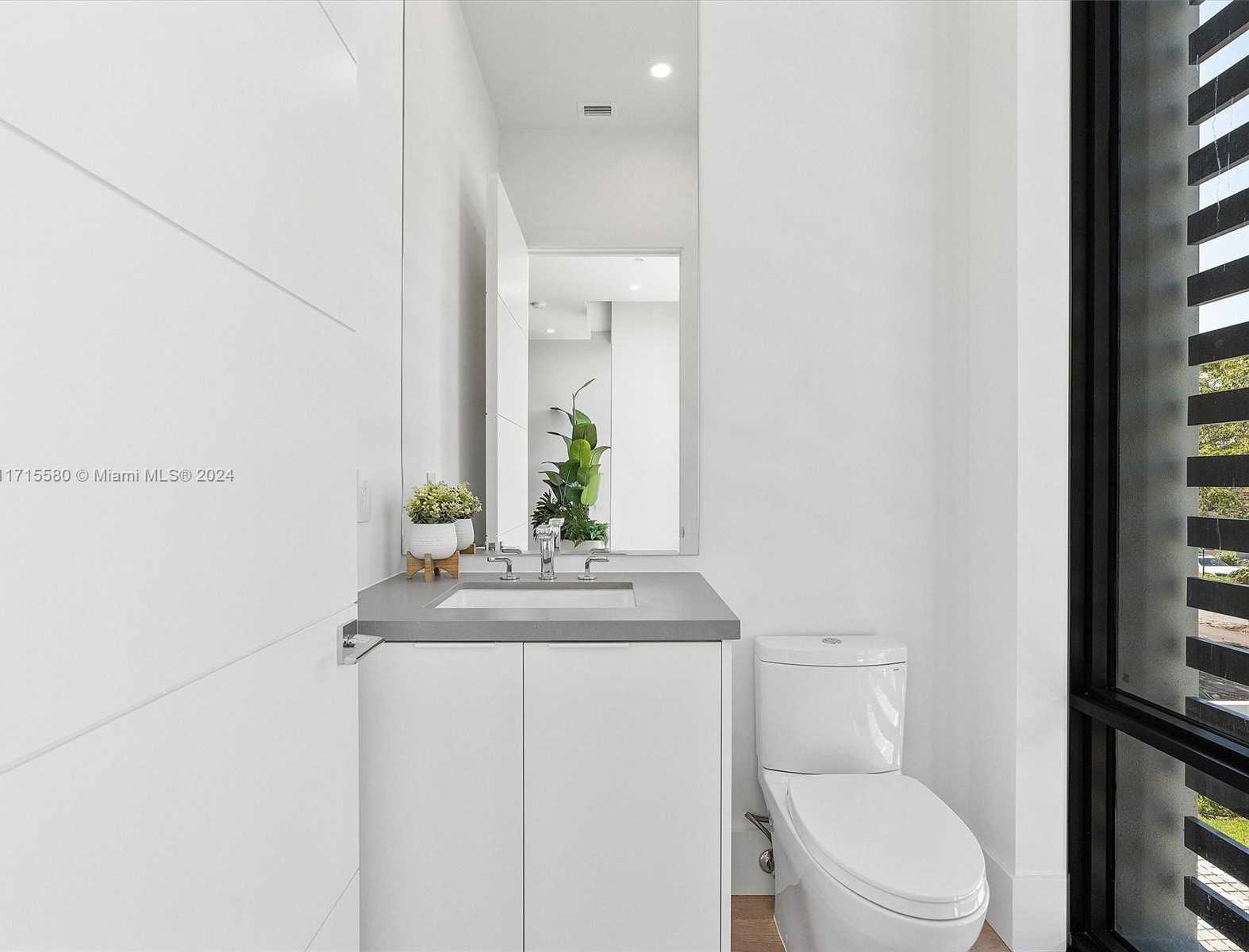 Small Image of 4002 NORTH EAST 167 ST, North Miami Beach Number 26