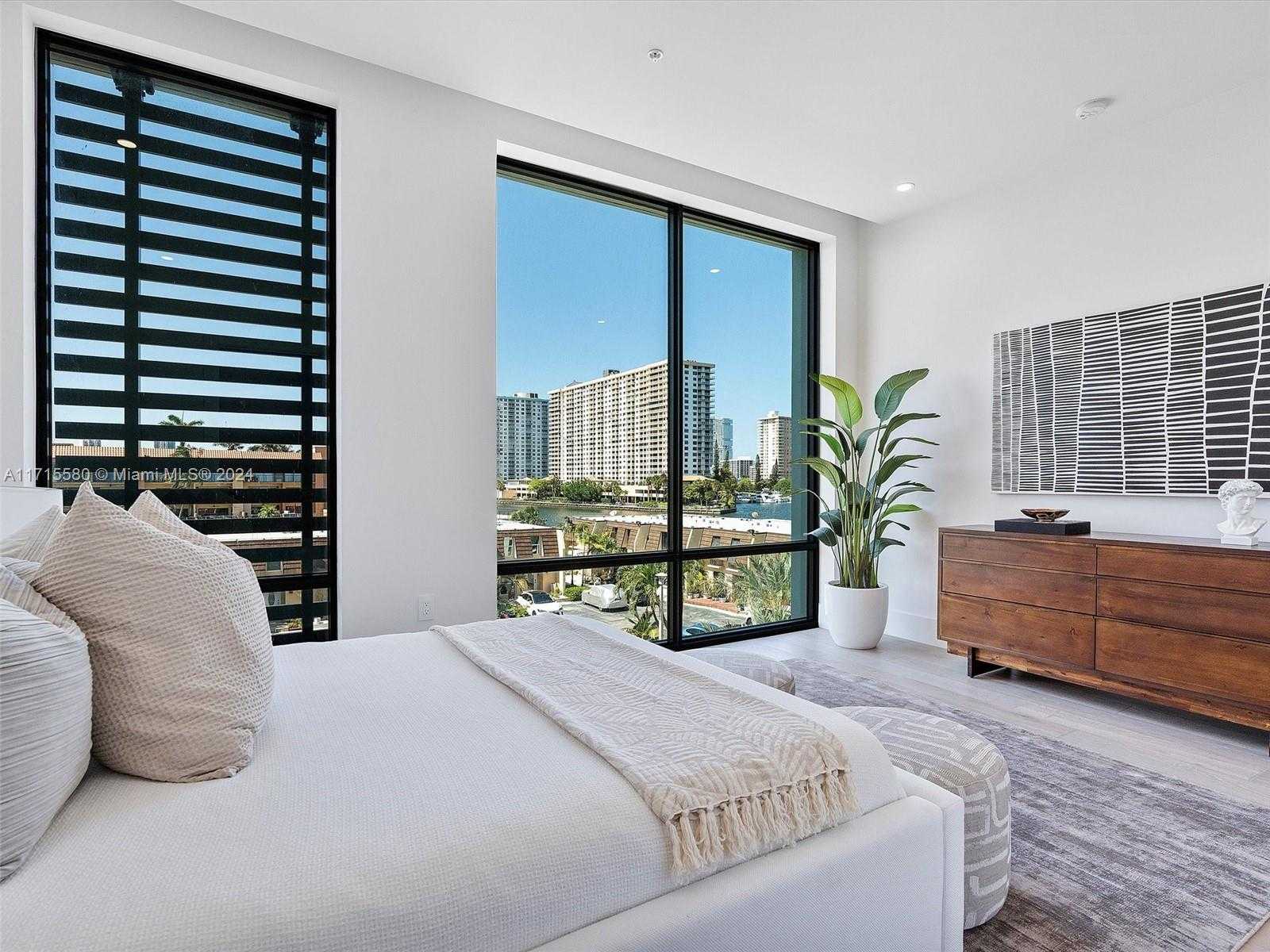 Small Image of 4002 NORTH EAST 167 ST, North Miami Beach Number 29