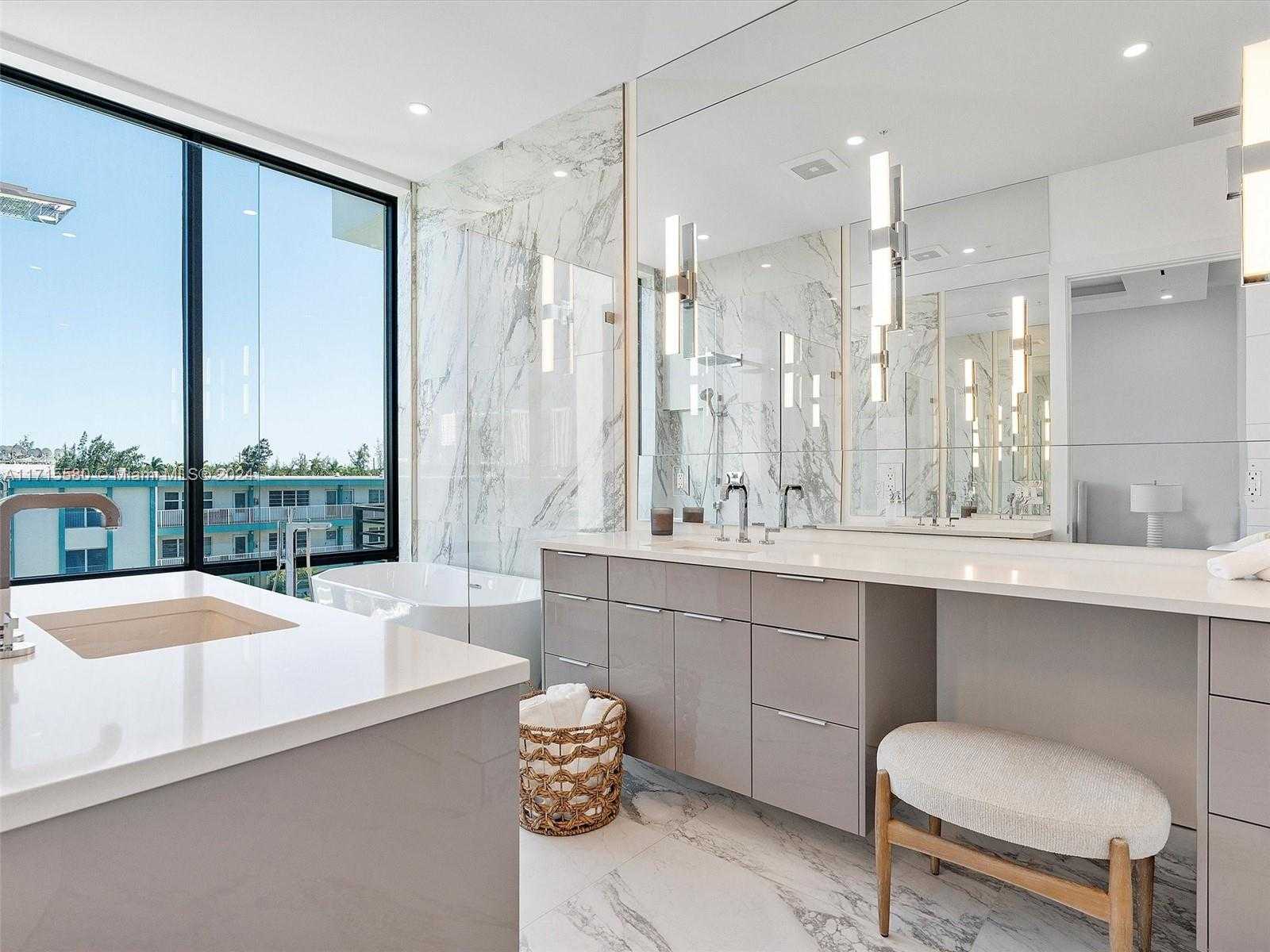 Small Image of 4002 NORTH EAST 167 ST, North Miami Beach Number 34