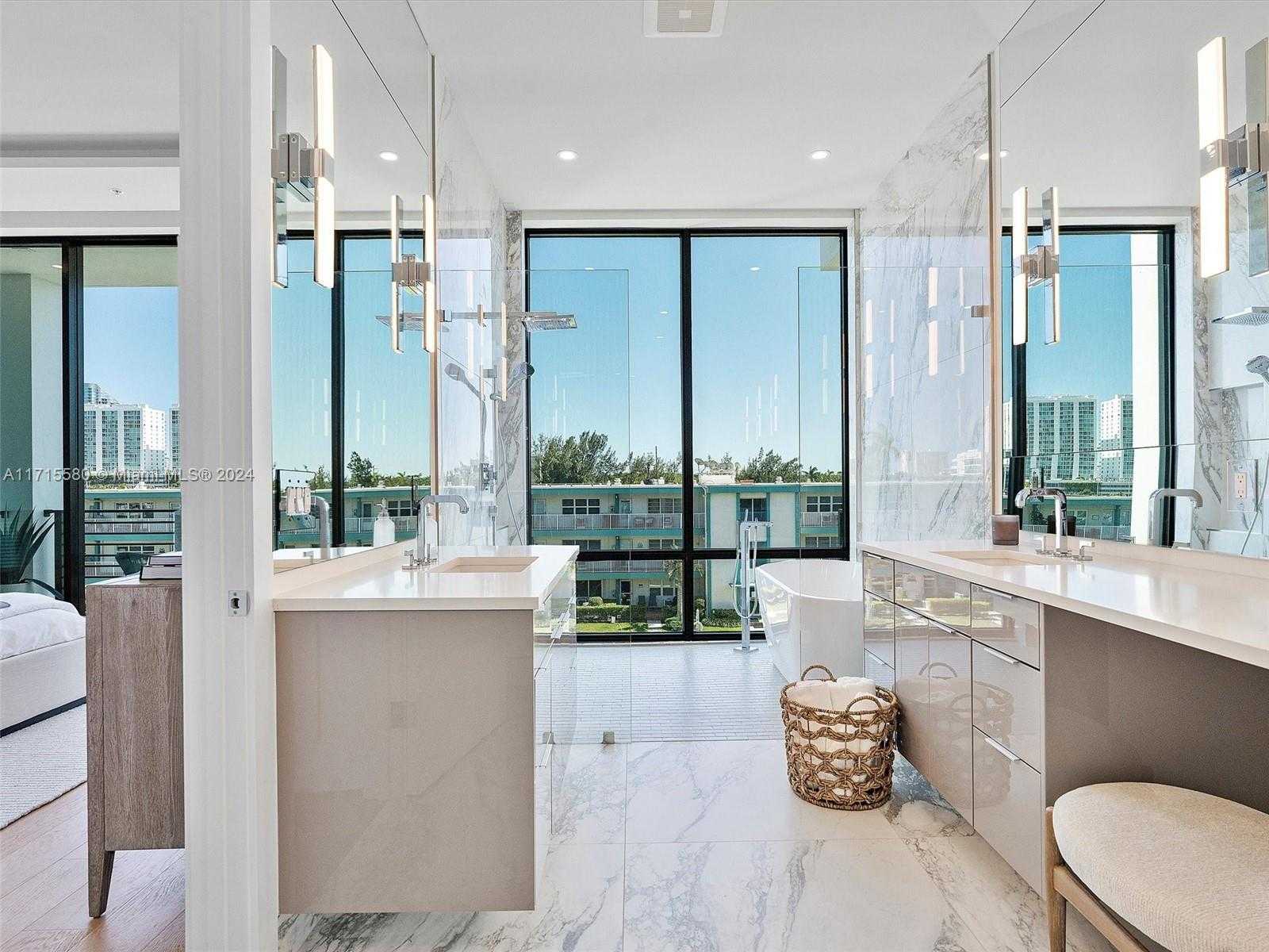 Small Image of 4002 NORTH EAST 167 ST, North Miami Beach Number 35