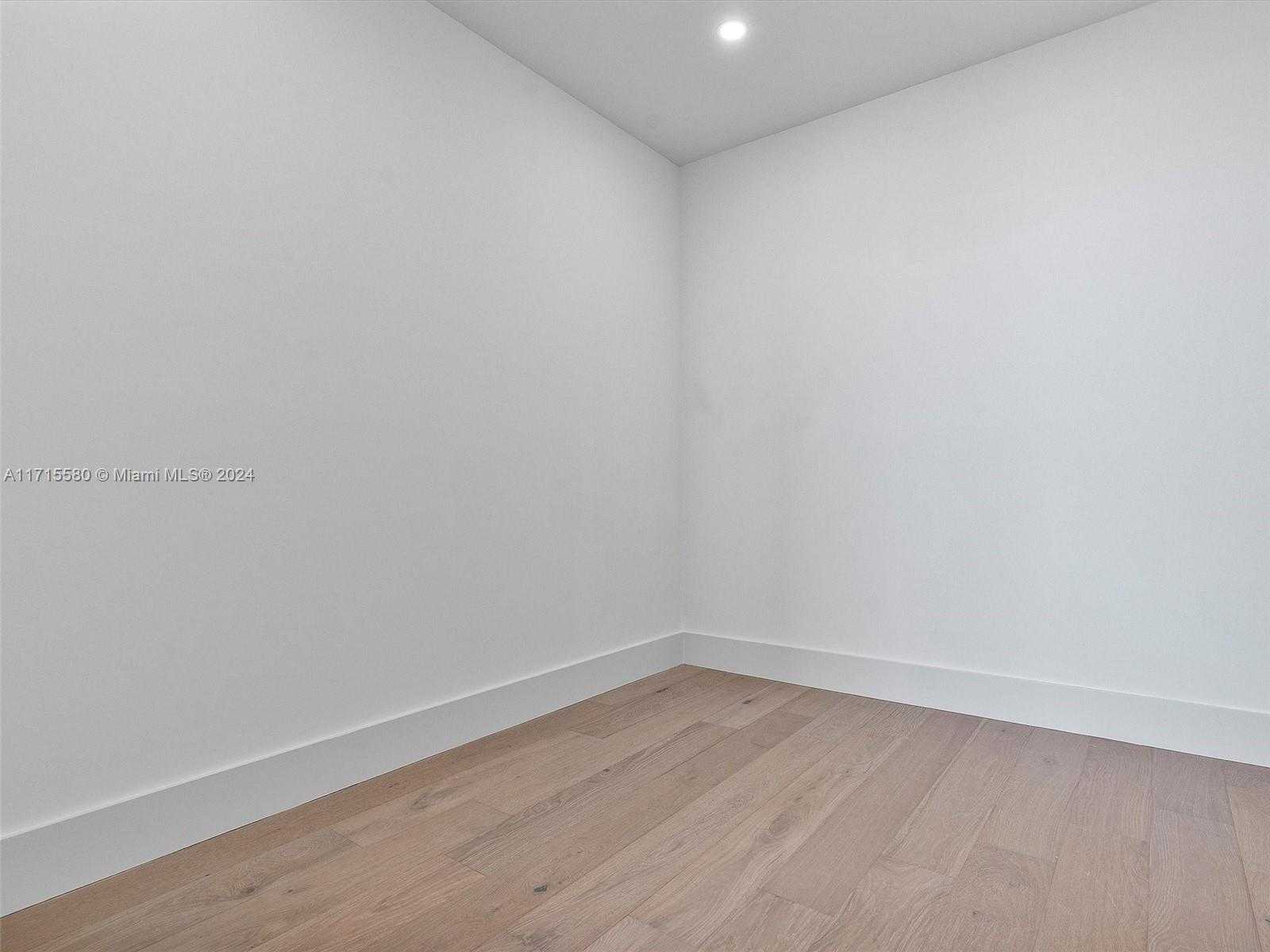 Small Image of 4002 NORTH EAST 167 ST, North Miami Beach Number 38