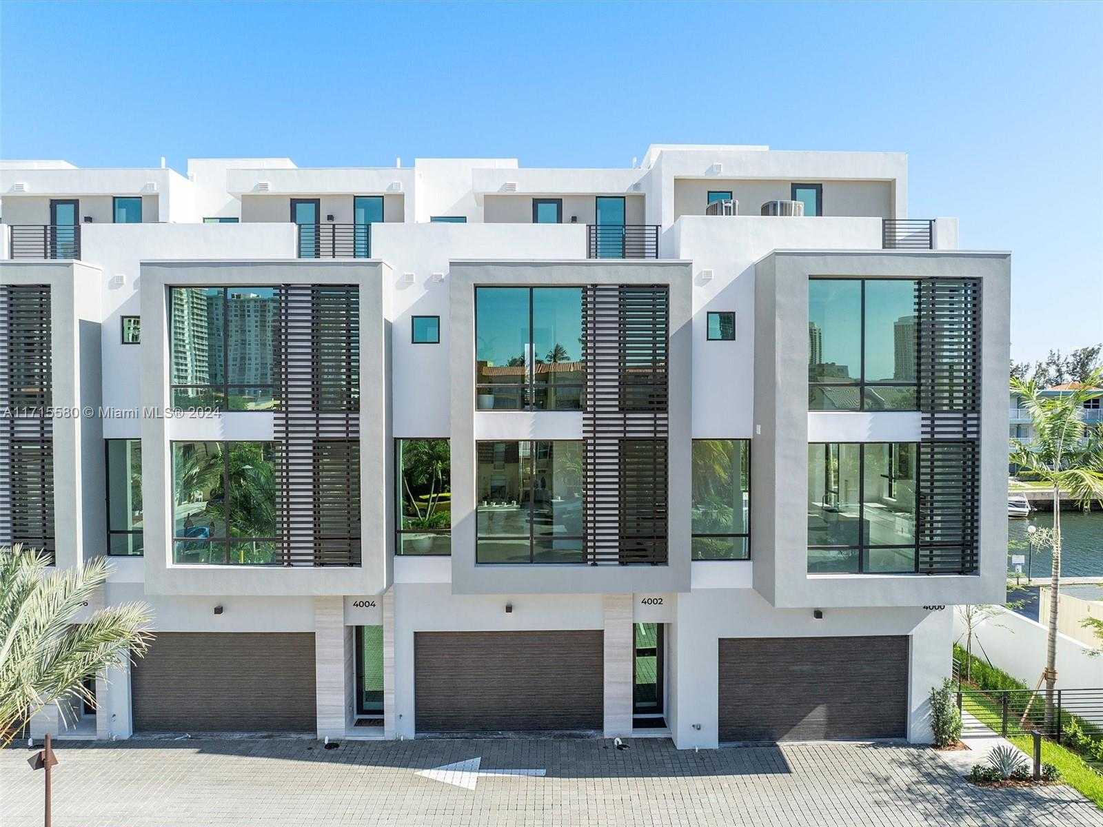 Small Image of 4002 NORTH EAST 167 ST, North Miami Beach Number 6