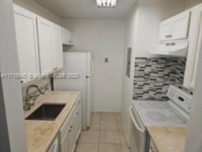 Small Image of 1153 LAKE VICTORIA DR #J, West Palm Beach Number 3