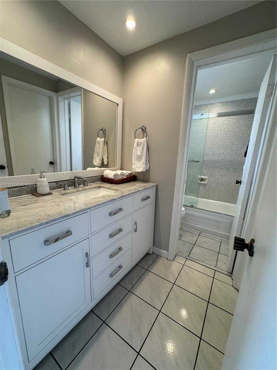 Small Image of 201 178TH DR #337, Sunny Isles Beach Number 10