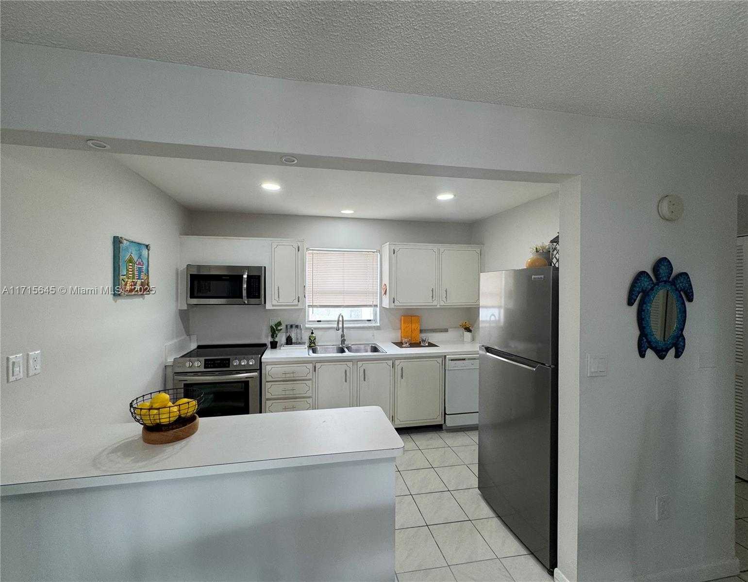 Small Image of 201 178TH DR #337, Sunny Isles Beach Number 3