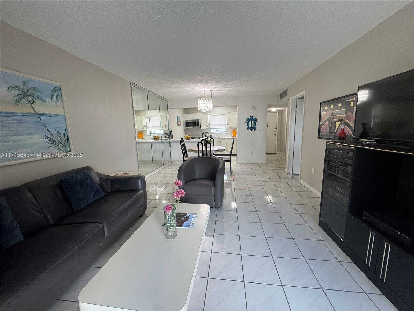 Small Image of 201 178TH DR #337, Sunny Isles Beach Number 4