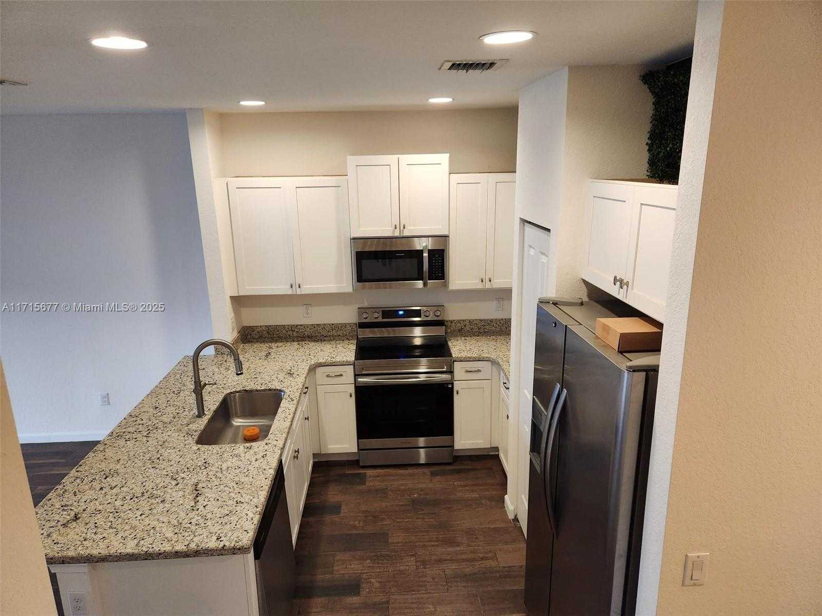 Small Image of 374 SOUTH EAST 1ST DR, Deerfield Beach Number 2