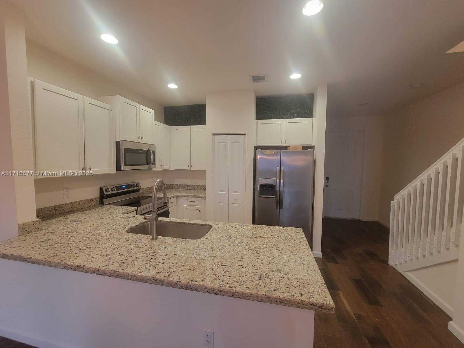 Small Image of 374 SOUTH EAST 1ST DR, Deerfield Beach Number 3