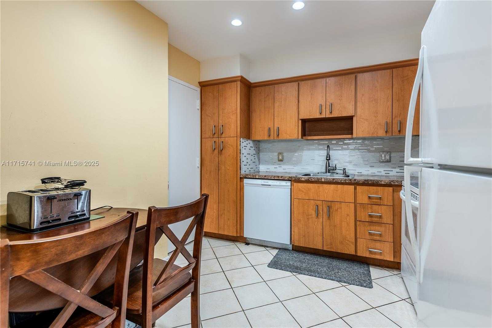 Small Image of 1985 SOUTH OCEAN DR #6P, Hallandale Beach Number 12