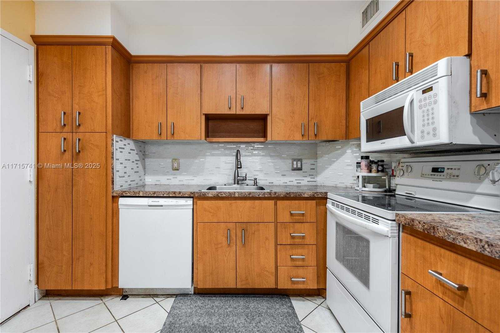 Small Image of 1985 SOUTH OCEAN DR #6P, Hallandale Beach Number 14