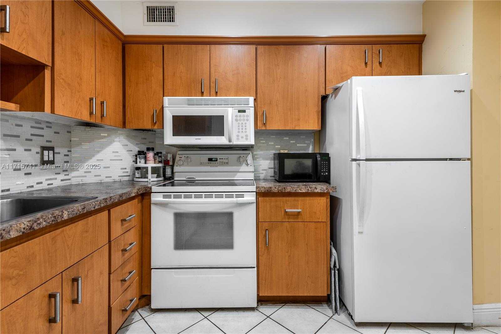 Small Image of 1985 SOUTH OCEAN DR #6P, Hallandale Beach Number 15