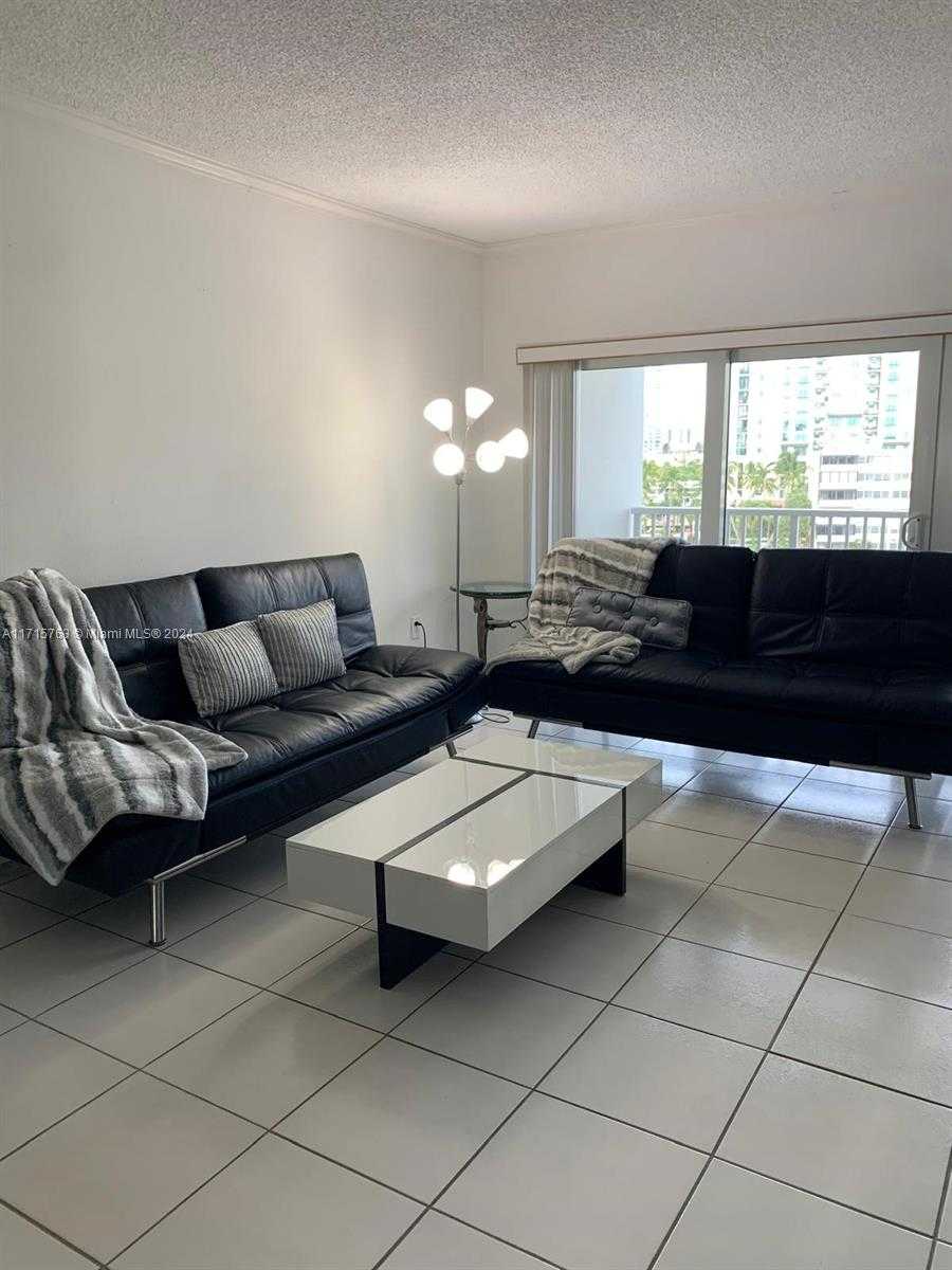 Small Image of 300 Bayview Dr, Sunny Isles Beach, FL 33160, USA Number 12