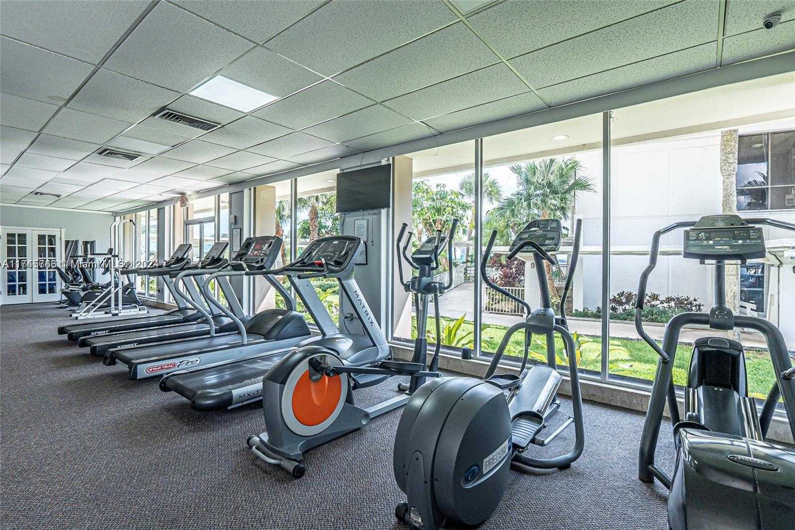Small Image of 300 Bayview Dr, Sunny Isles Beach, FL 33160, USA Number 32